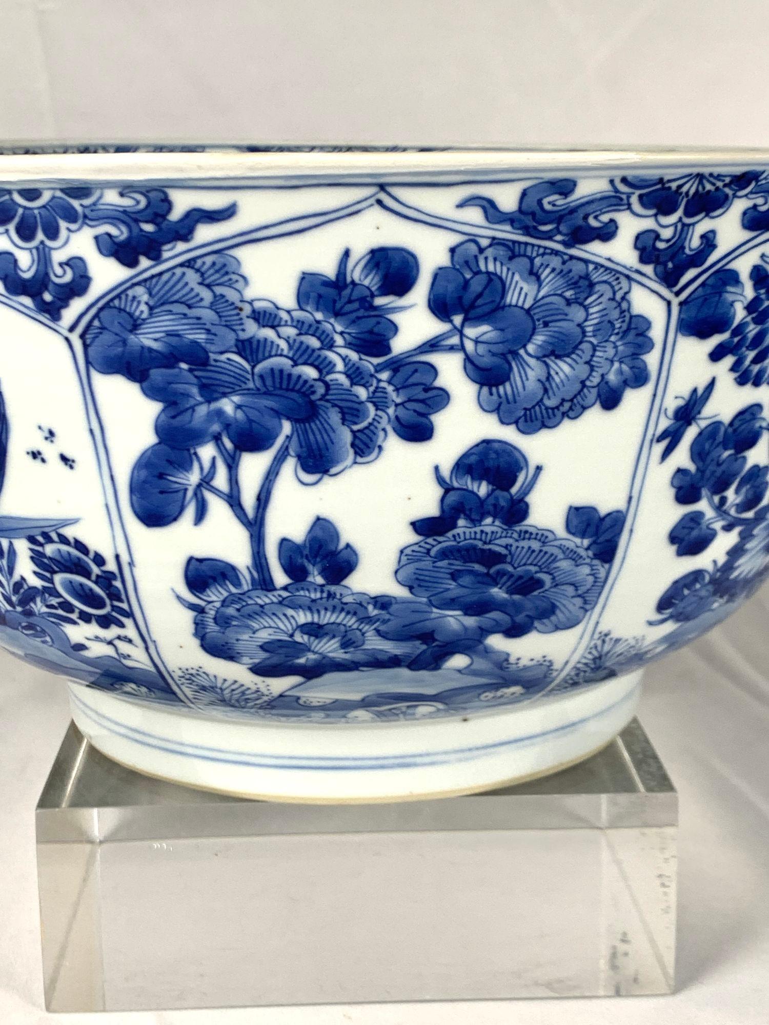 Gran Cuenco Antiguo de Porcelana China Azul y Blanco Pintado a Mano Circa 1770 3