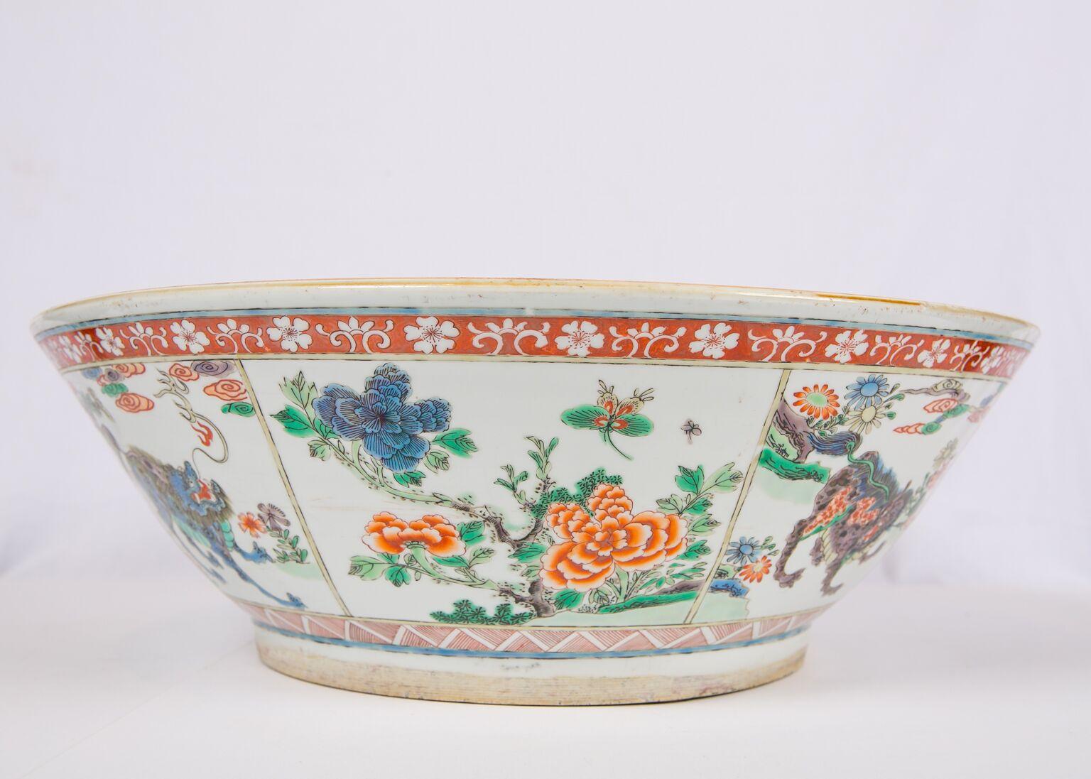 Large Antique Chinese Bowl Decorated in Famille Verte Enamels, Circa 1900 2