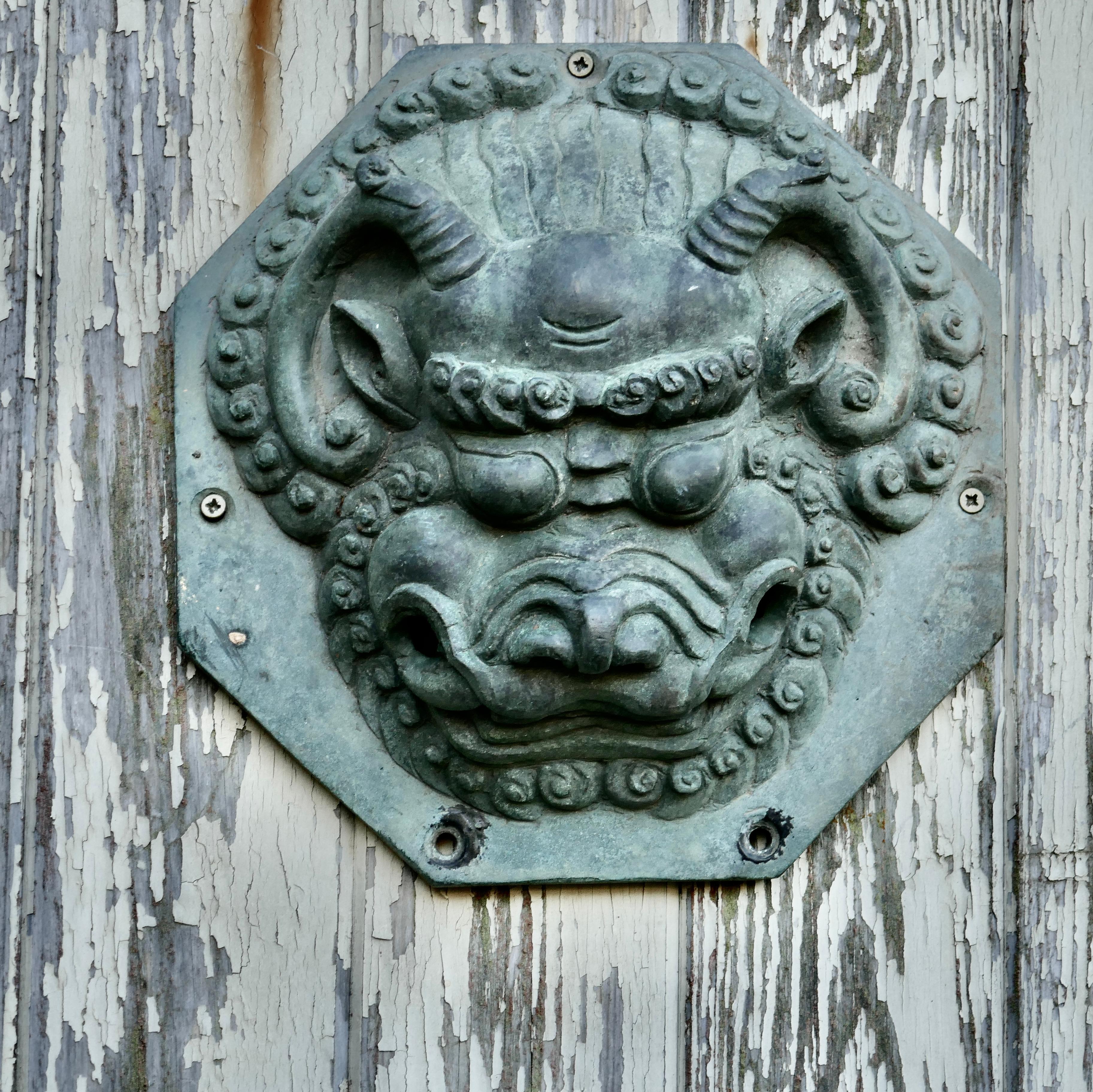 Large Antique Chinese Bronze Foo Dog Foo Lion Door Plates     In Good Condition For Sale In Chillerton, Isle of Wight