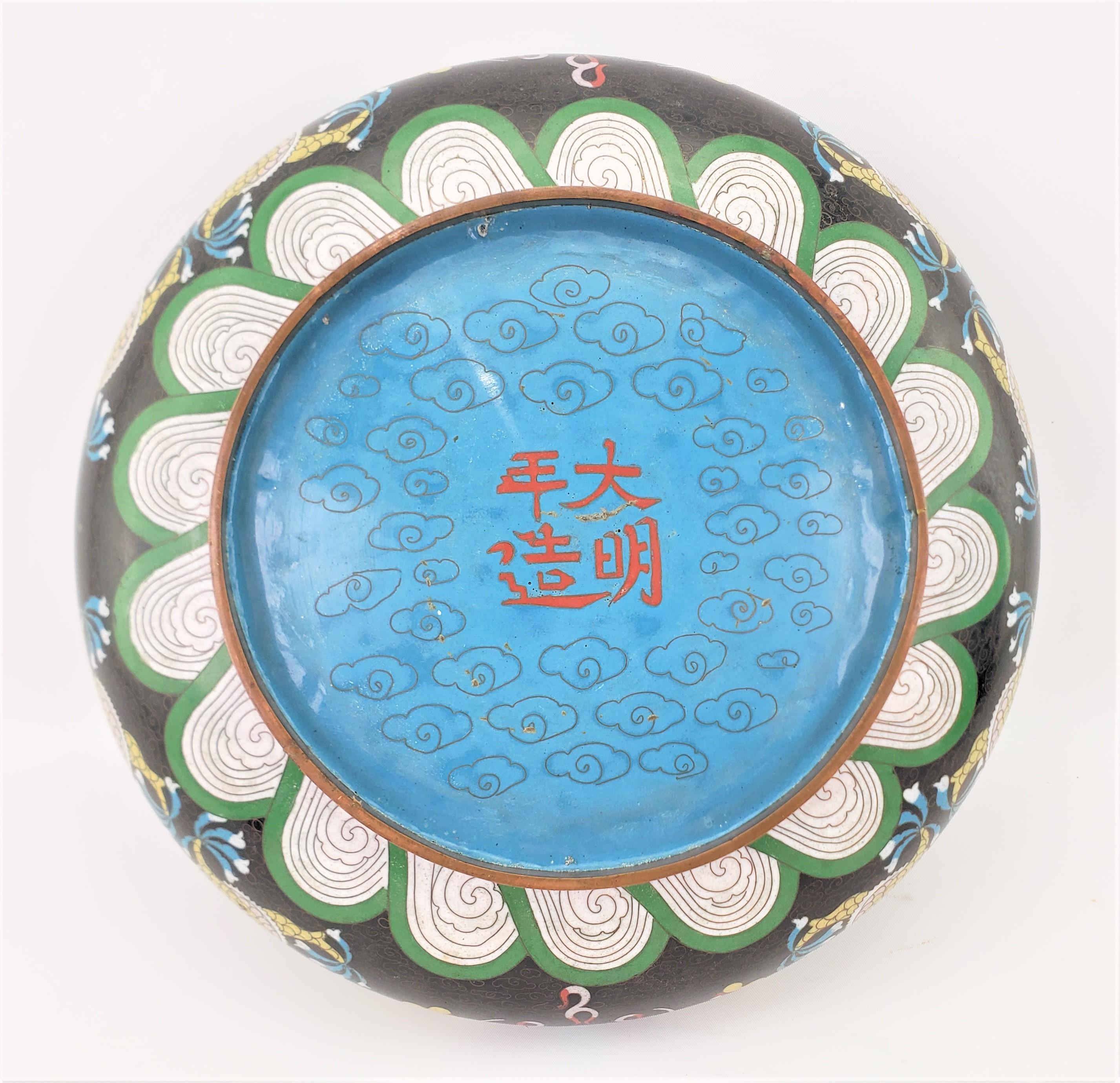 Große antike chinesische Cloisonnae-Schale mit kaiserlichem Drachendekor (20. Jahrhundert) im Angebot