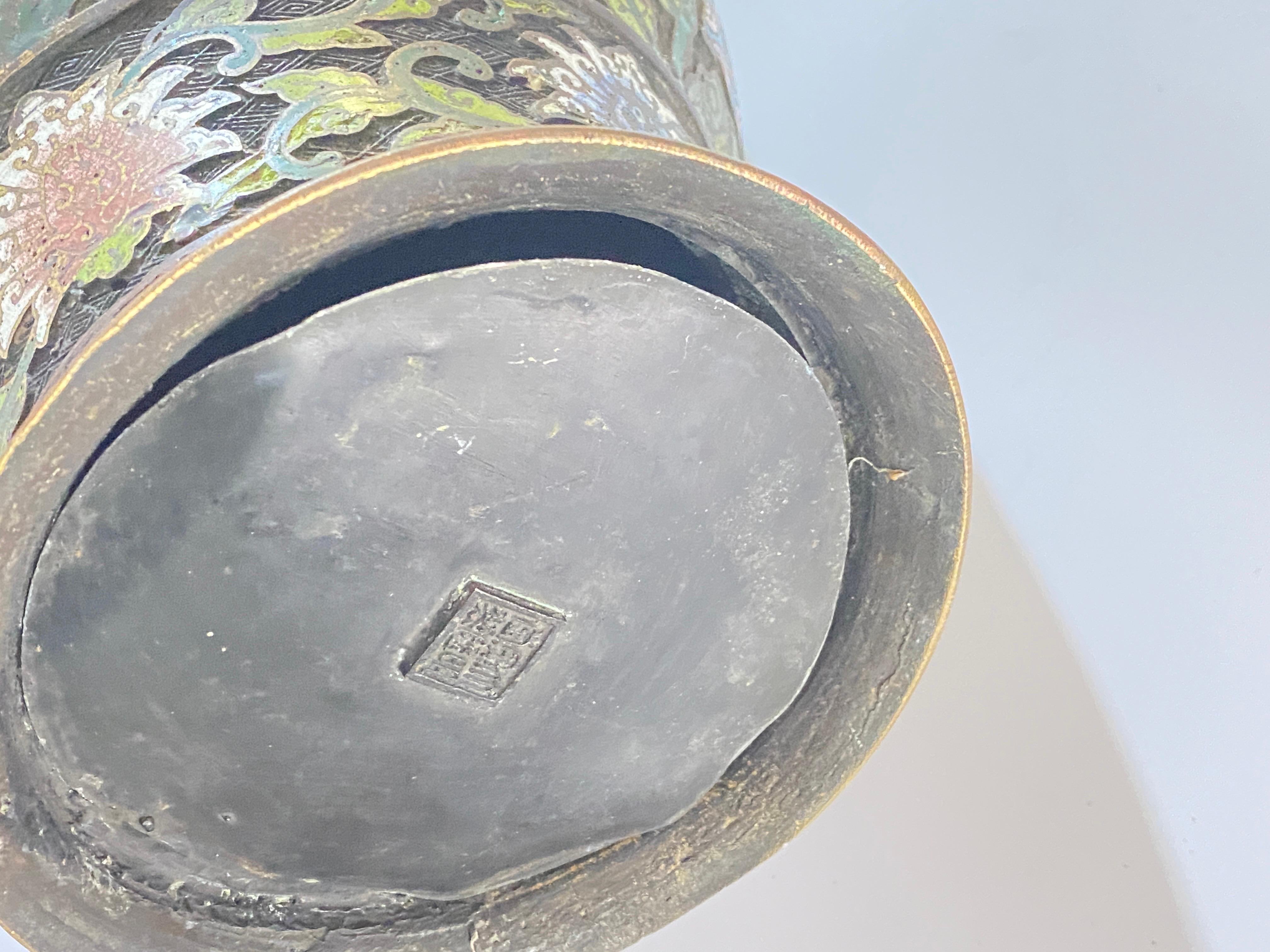 Große antike chinesische Cloisonné-Vase aus Champlev-Bronze, China, um 1890 (Chinesischer Export) im Angebot