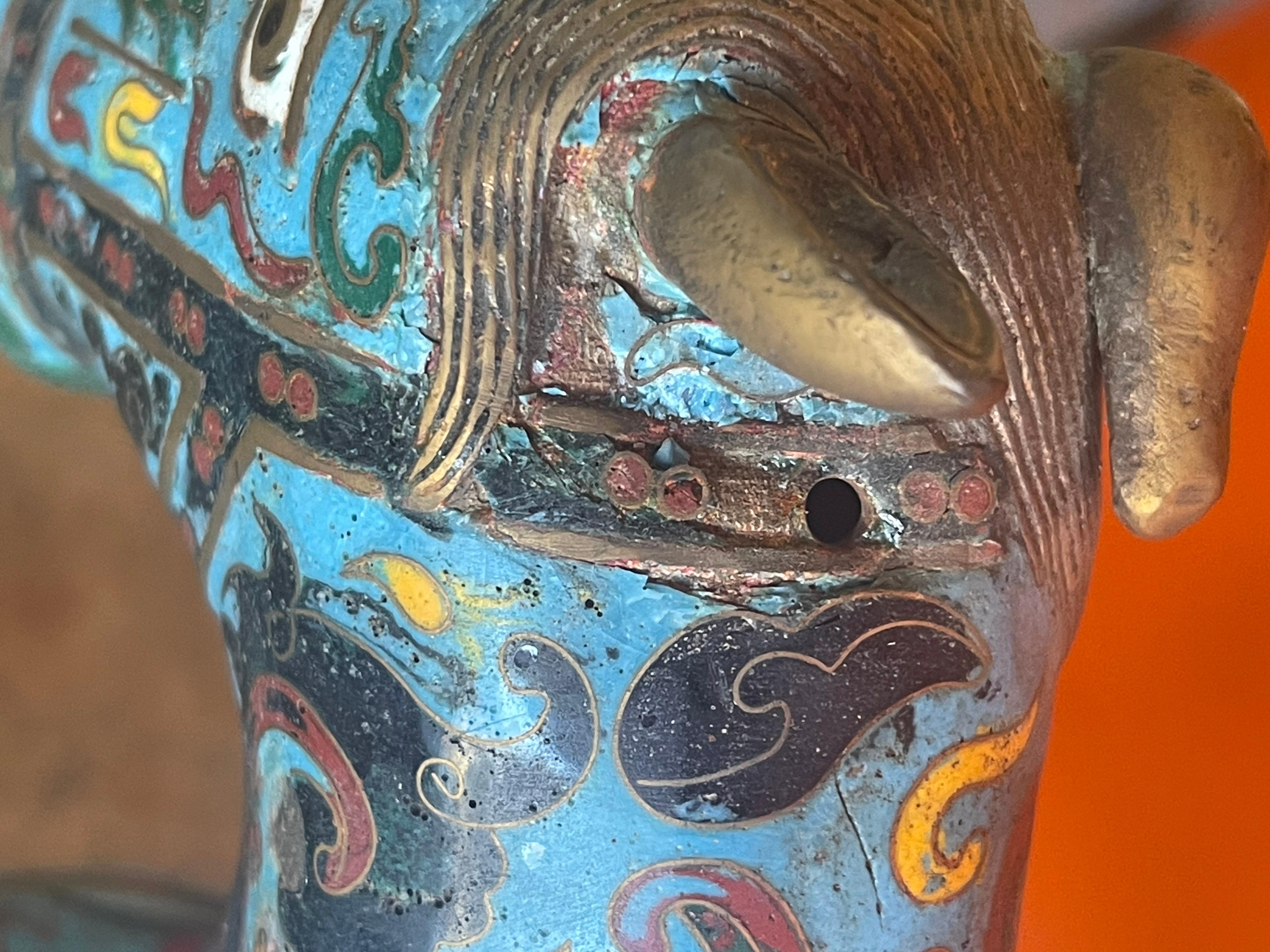 Grande sculpture chinoise ancienne de cheval de guerre en cloisonné en vente 7