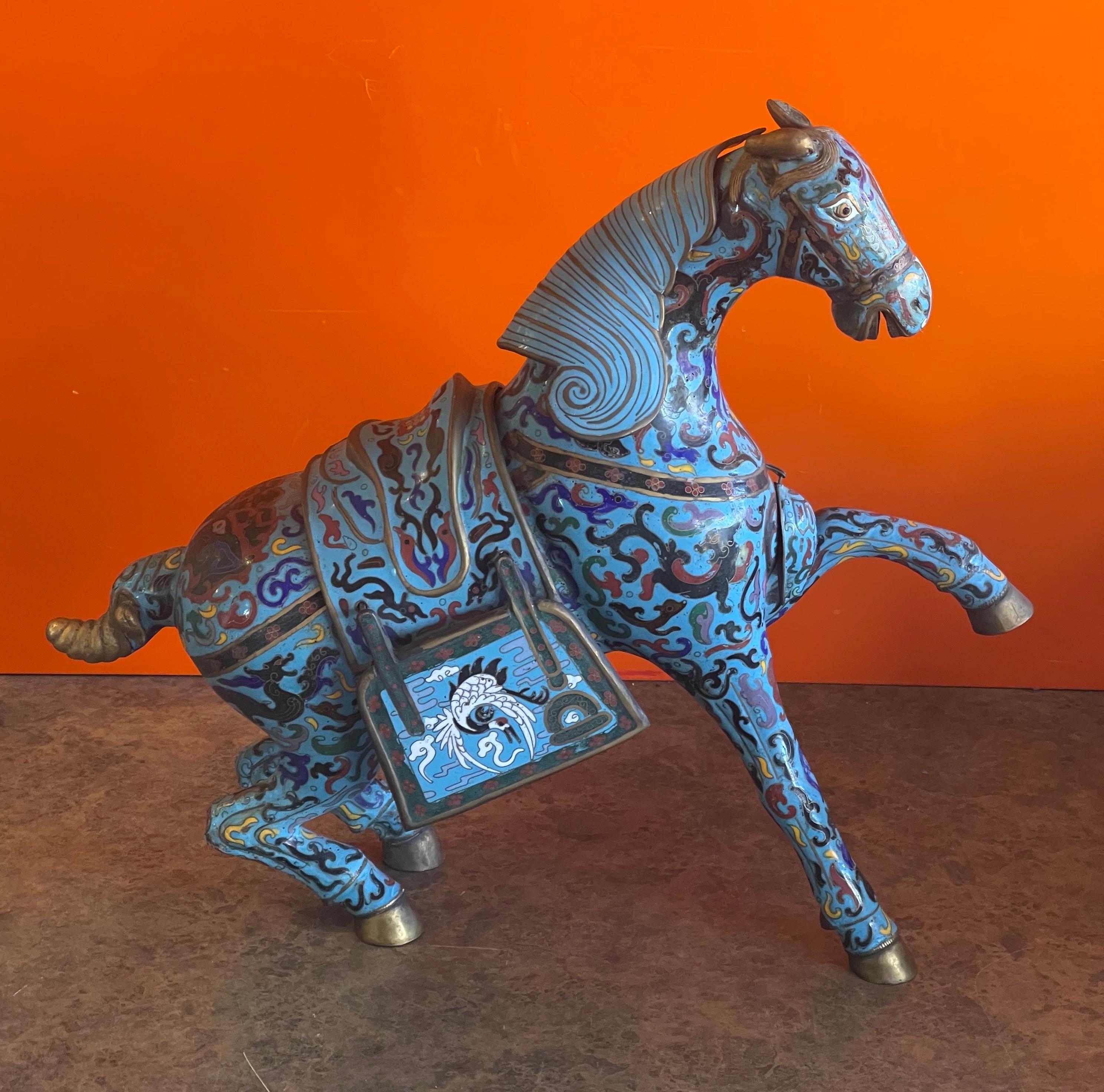 Chinois Grande sculpture chinoise ancienne de cheval de guerre en cloisonné en vente