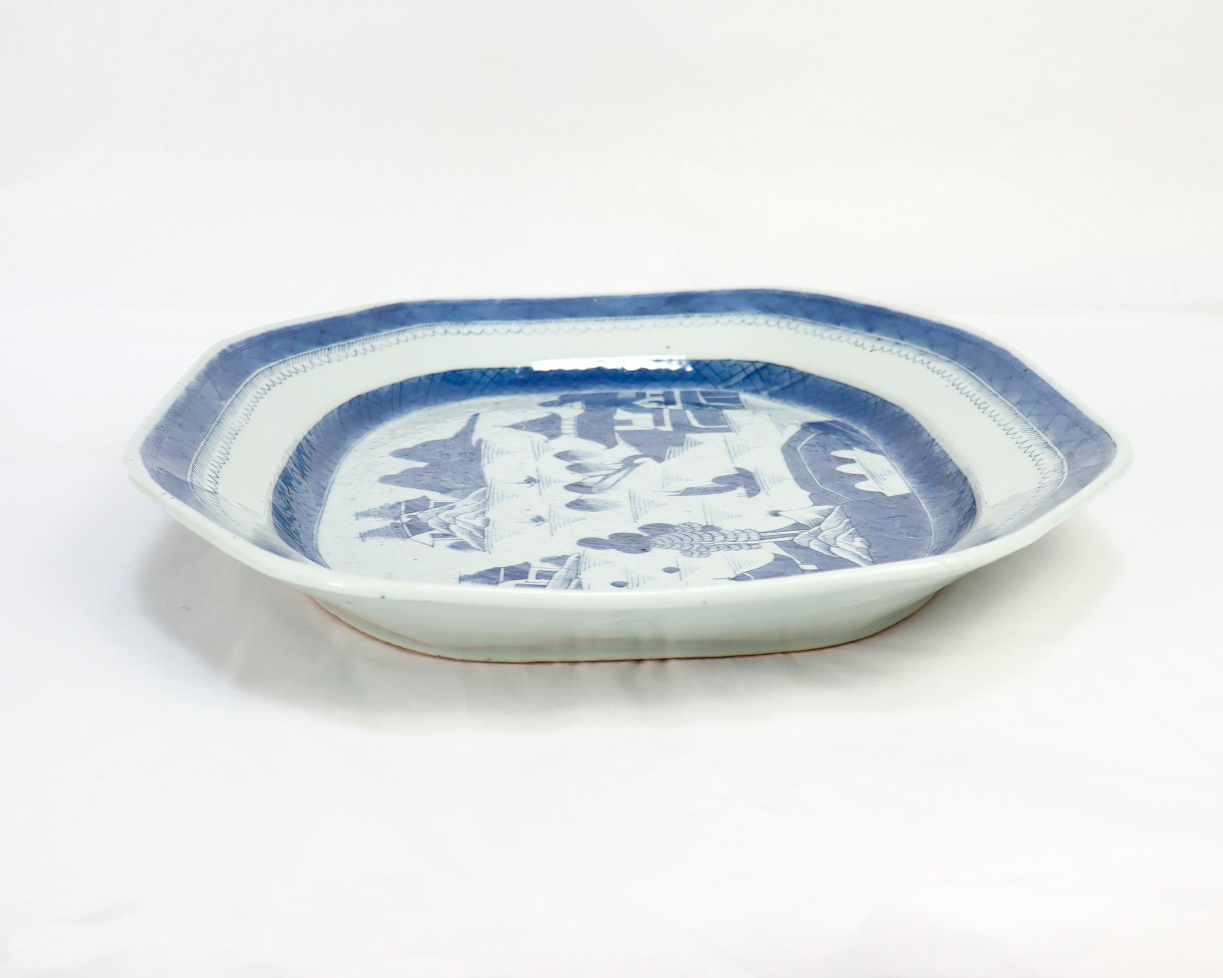 Große antike chinesische Export Blau & Weiß Kanton Porzellan Servierplatte/Tablett im Angebot 4