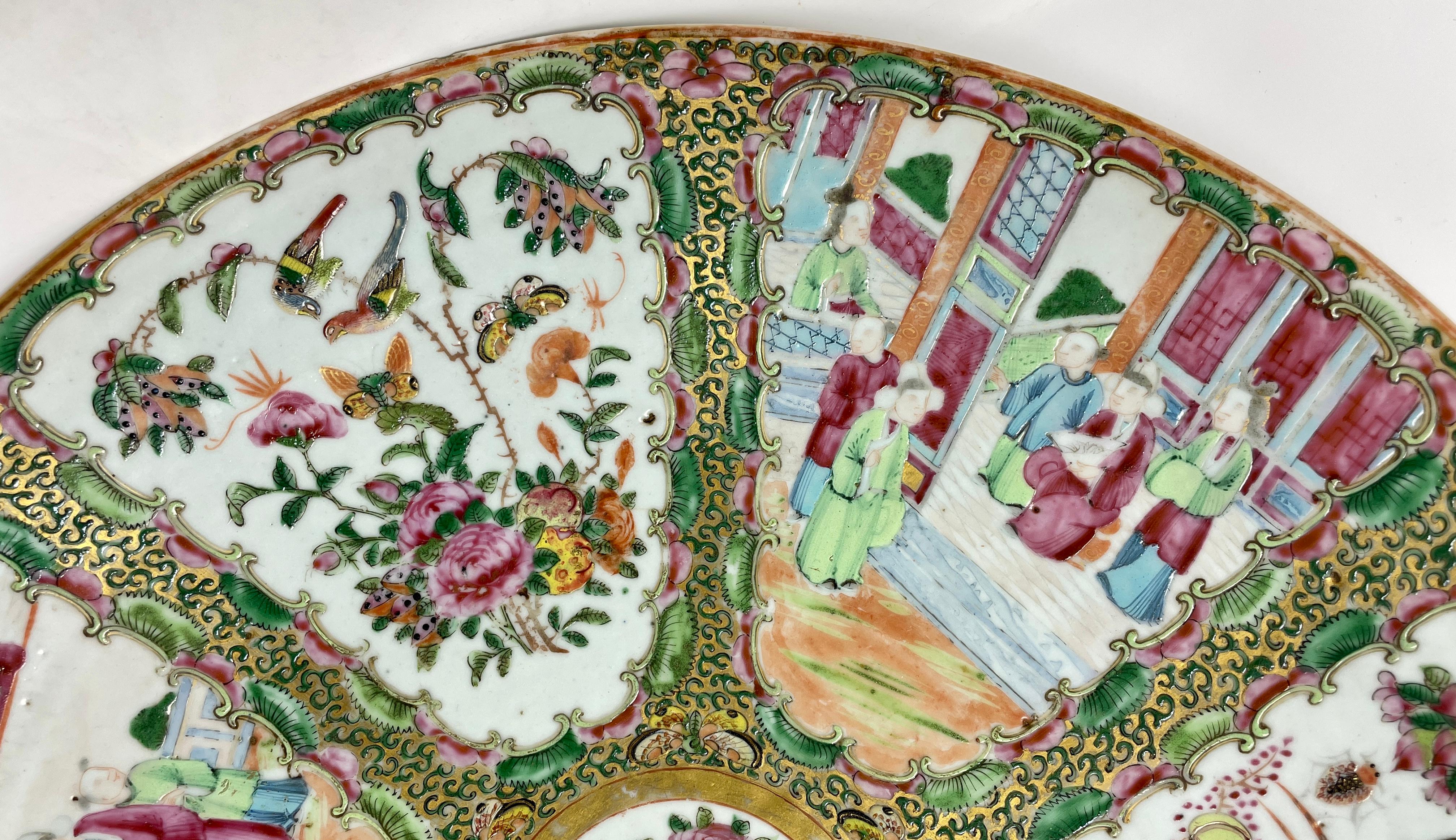 Large Antique Chinese Famille Rose Porcelain Charger Plate, Circa 1880-1890 In Good Condition For Sale In New Orleans, LA