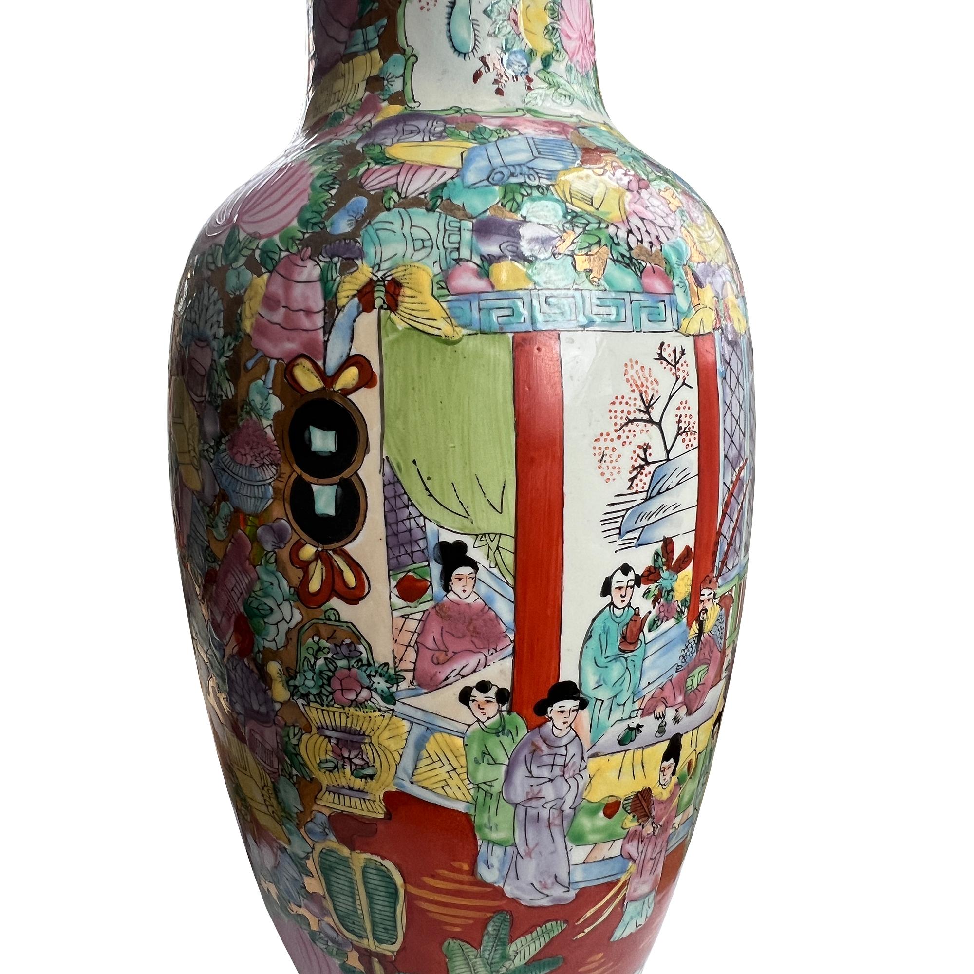 Grande vaso antico cinese in porcellana Famille Rose dipinto a mano con scena floreale in vendita 2