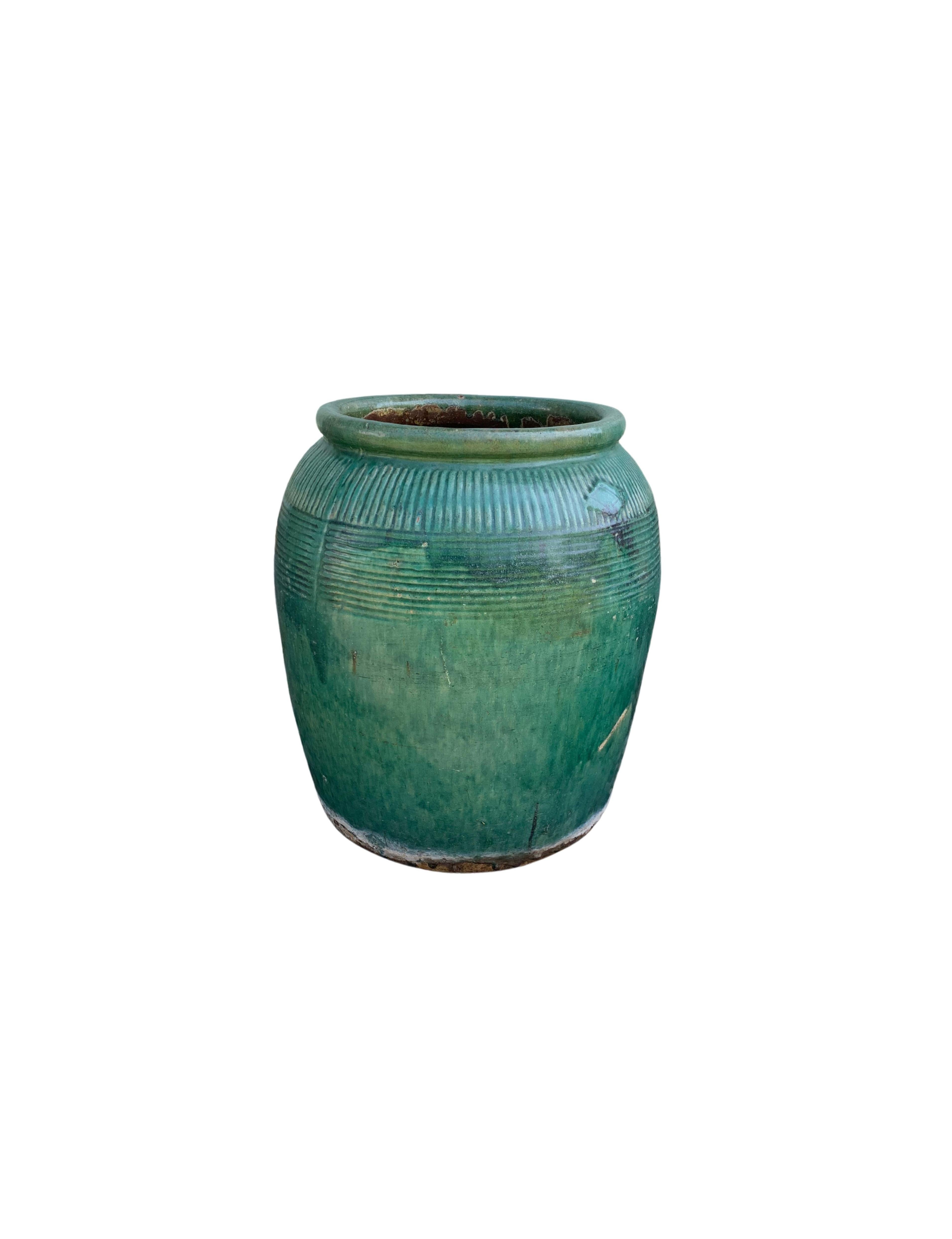 Qing Ancienne jarre à saucière chinoise en céramique émaillée verte, vers 1900 en vente