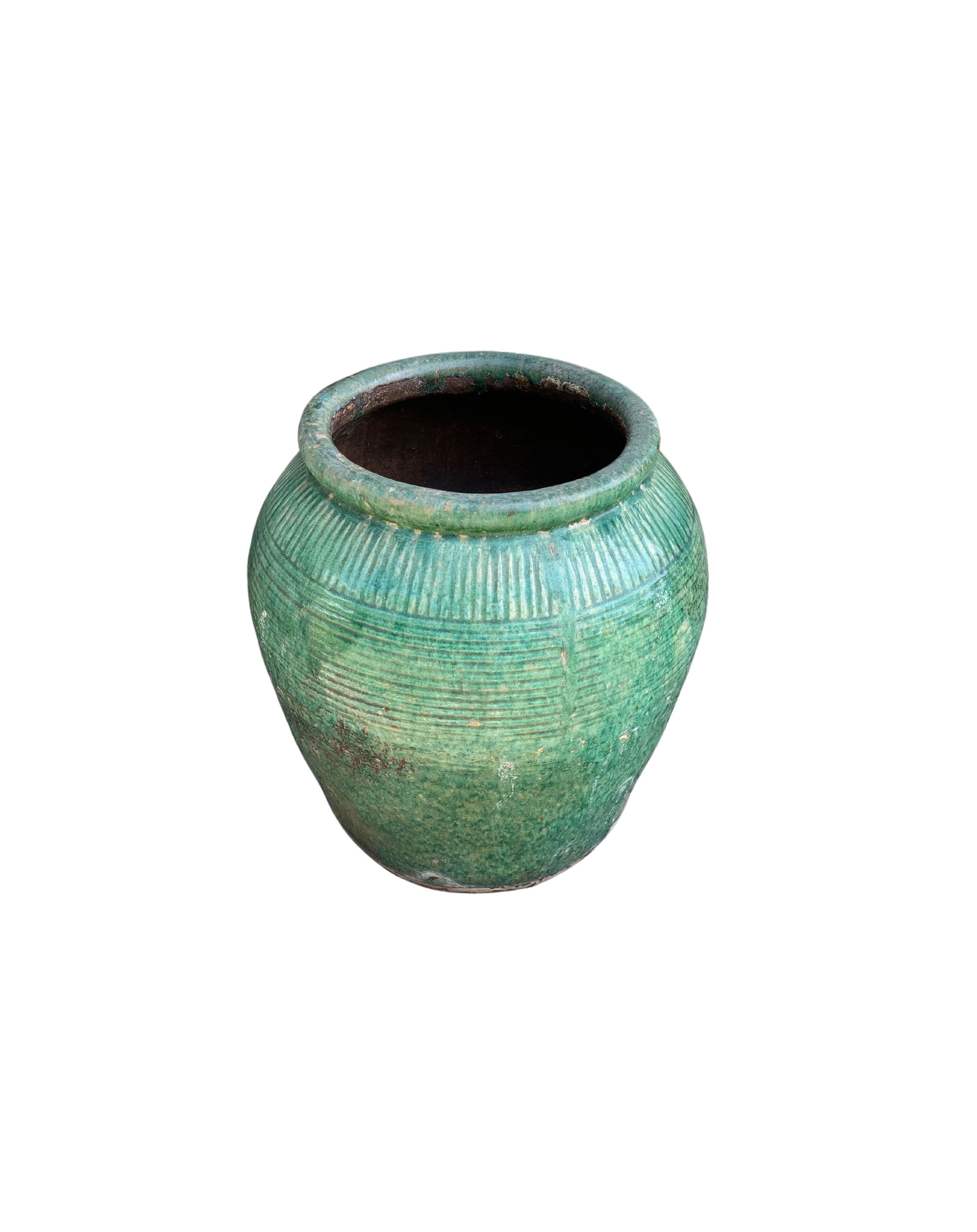 Antique Chinese Green Glazed Ceramic Soy Sauce Jar, c. 1900 In Good Condition For Sale In Jimbaran, Bali