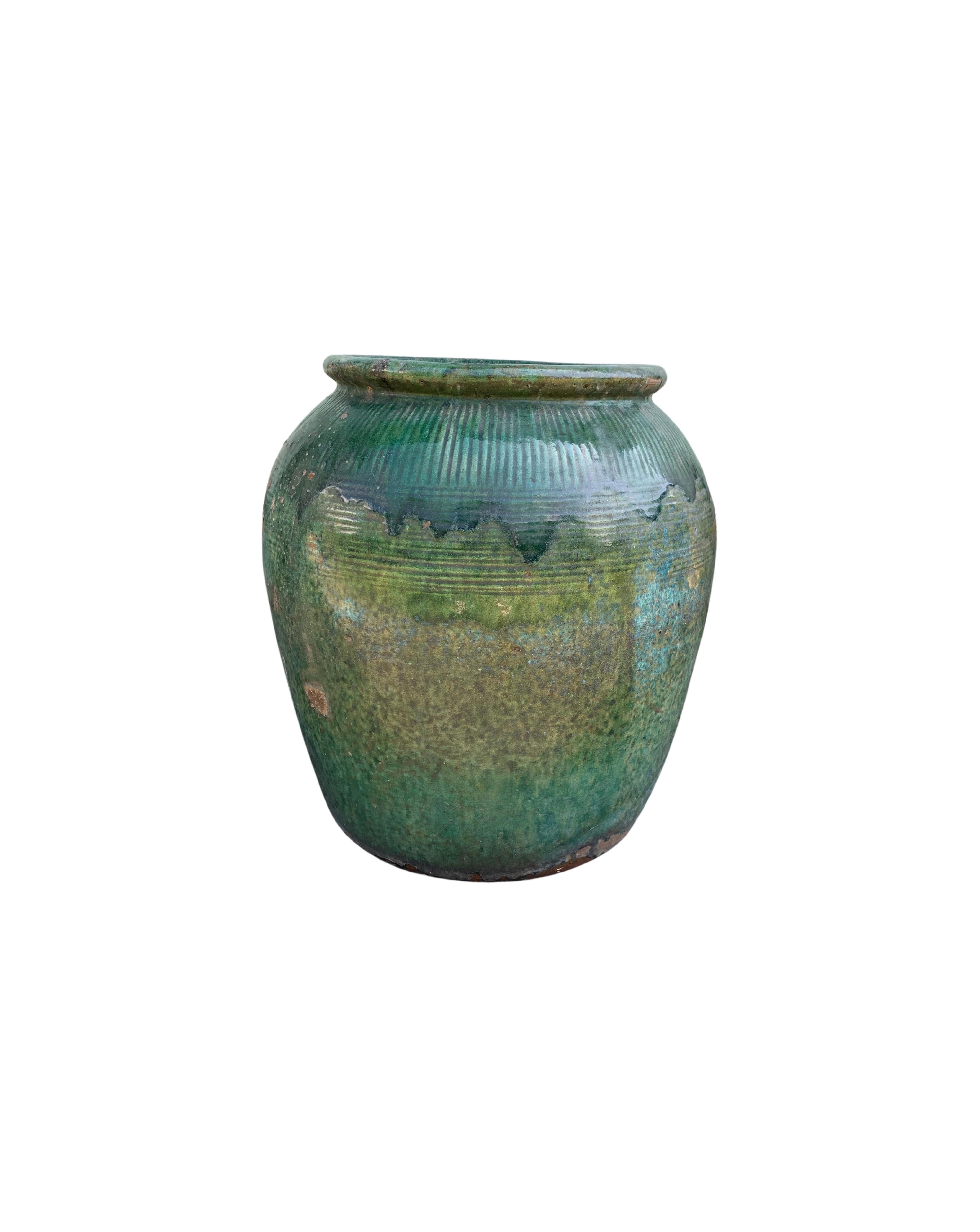 Antique Chinese Green Glazed Ceramic Soy Sauce Jar, c. 1900 In Good Condition For Sale In Jimbaran, Bali