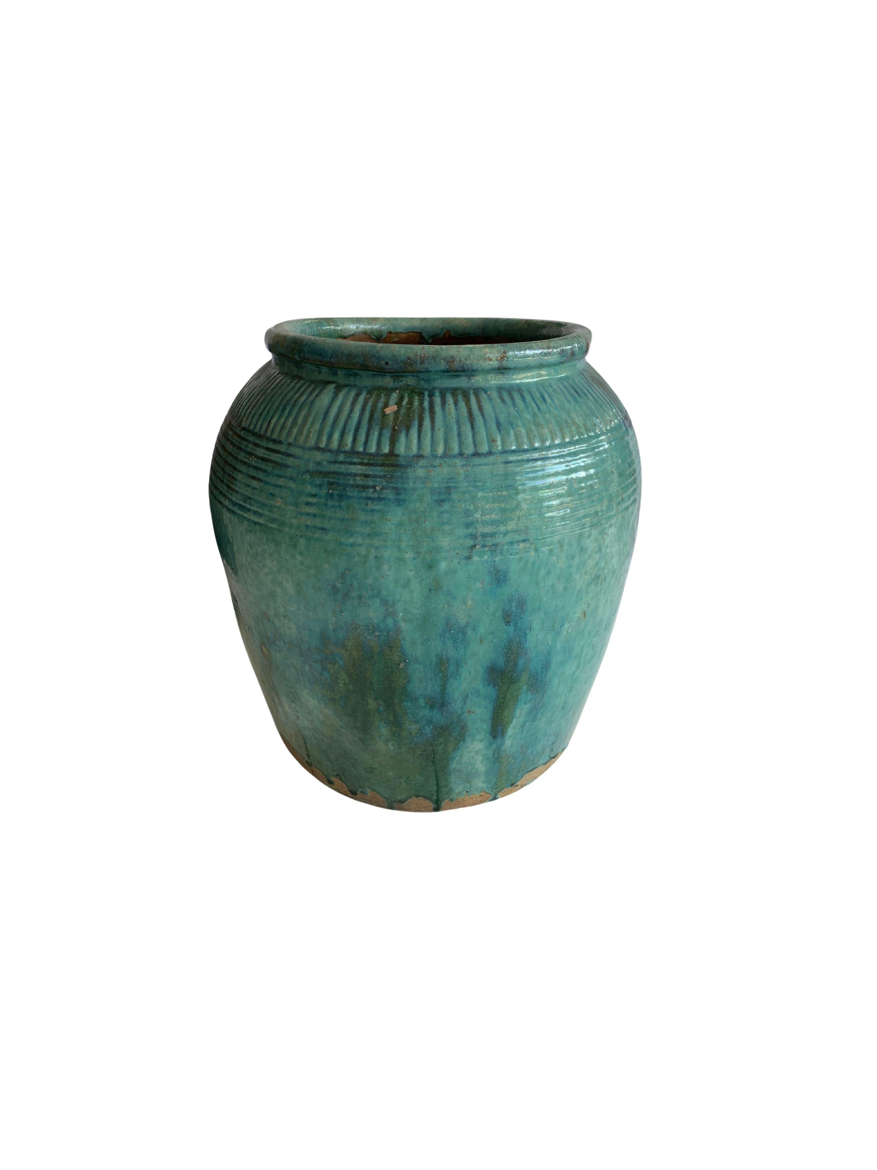 Antique Chinese Green Glazed Ceramic Soy Sauce Jar, c. 1900 In Good Condition In Jimbaran, Bali