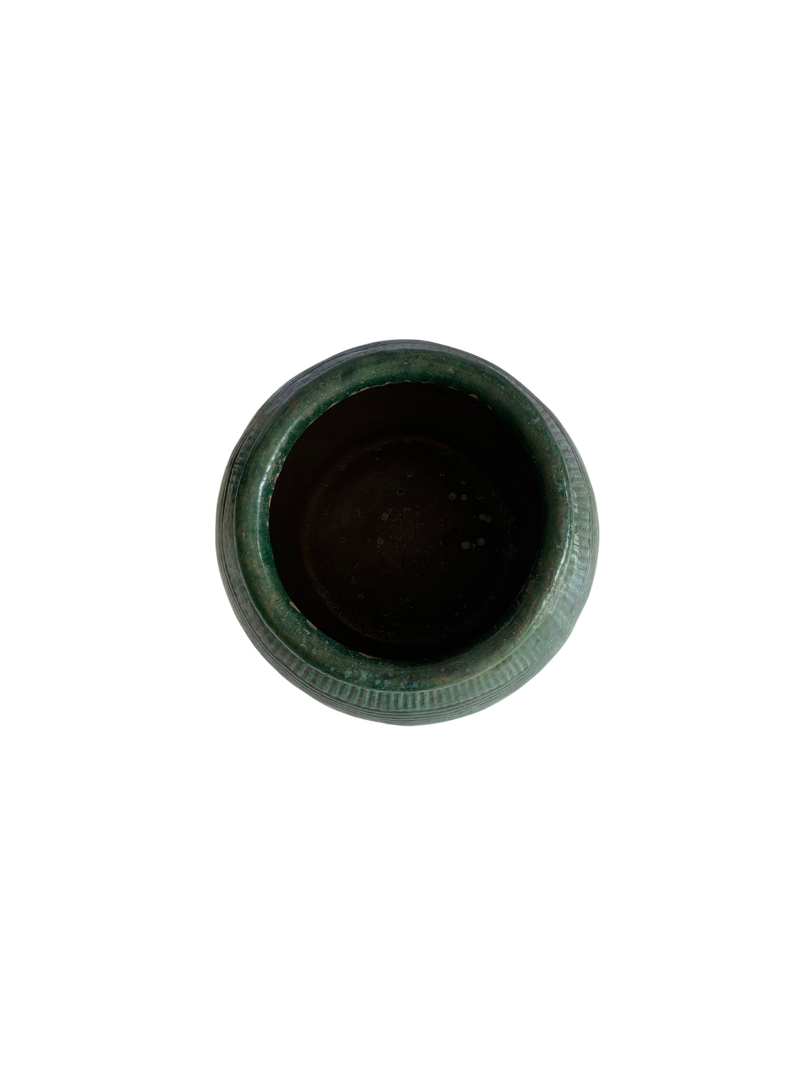 Antique Chinese Green Glazed Ceramic Soy Sauce Jar, C. 1900 In Good Condition In Jimbaran, Bali