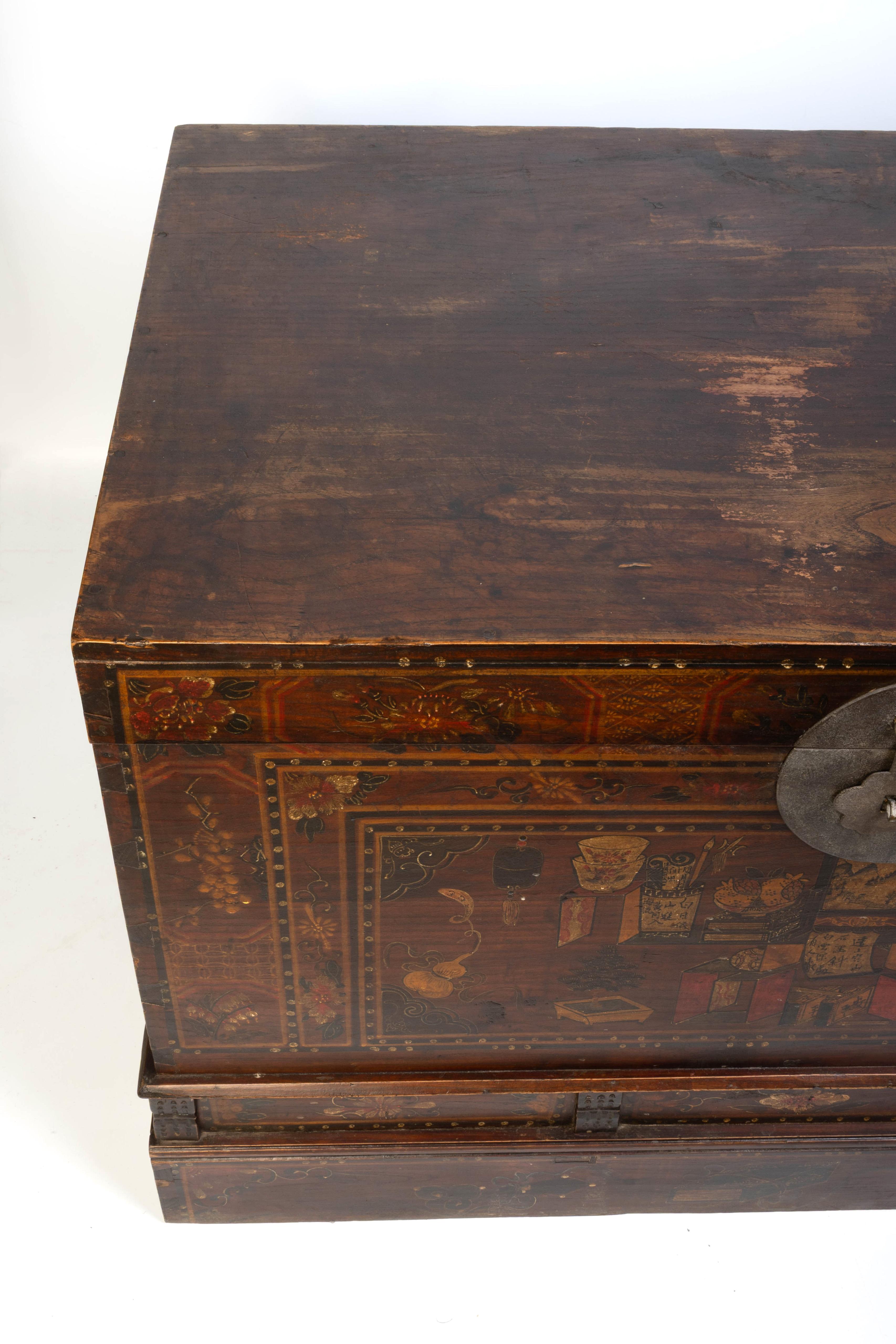 Large Antique Chinese hand-Painted And Lacquered Elm Trunk Blanket Chest For Sale 4