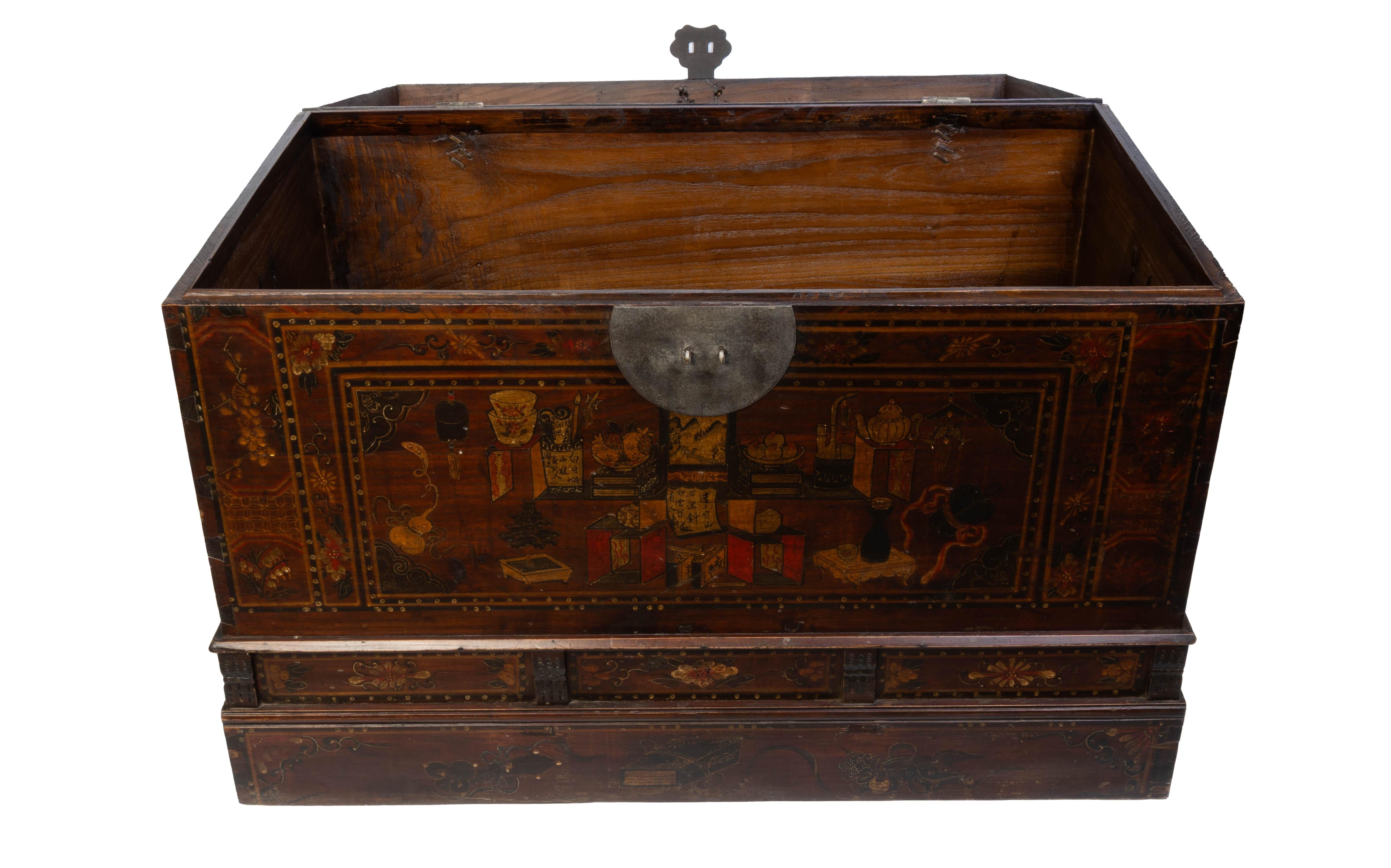Large Antique Chinese hand-Painted And Lacquered Elm Trunk Blanket Chest For Sale 8