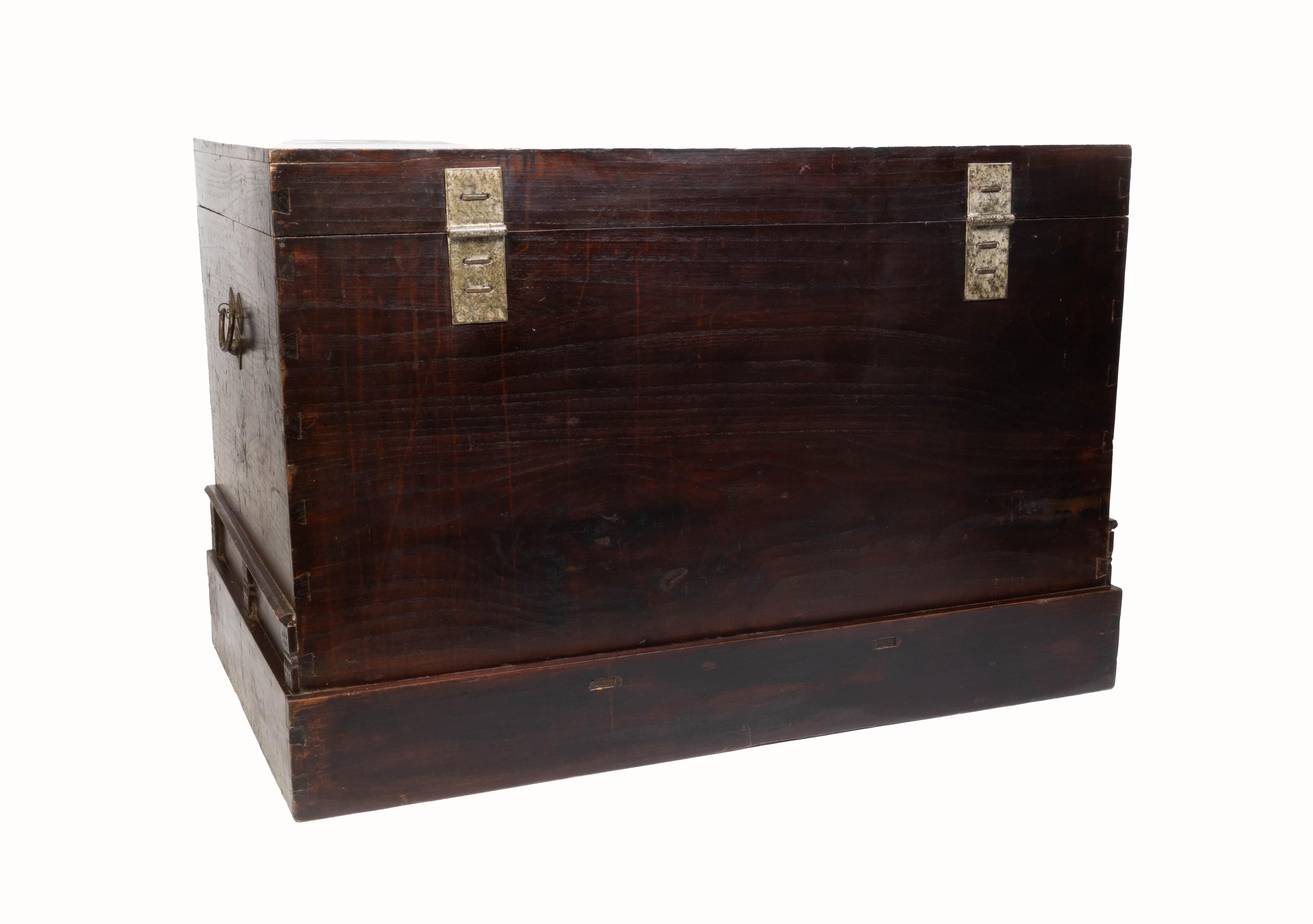 Large Antique Chinese hand-Painted And Lacquered Elm Trunk Blanket Chest For Sale 9