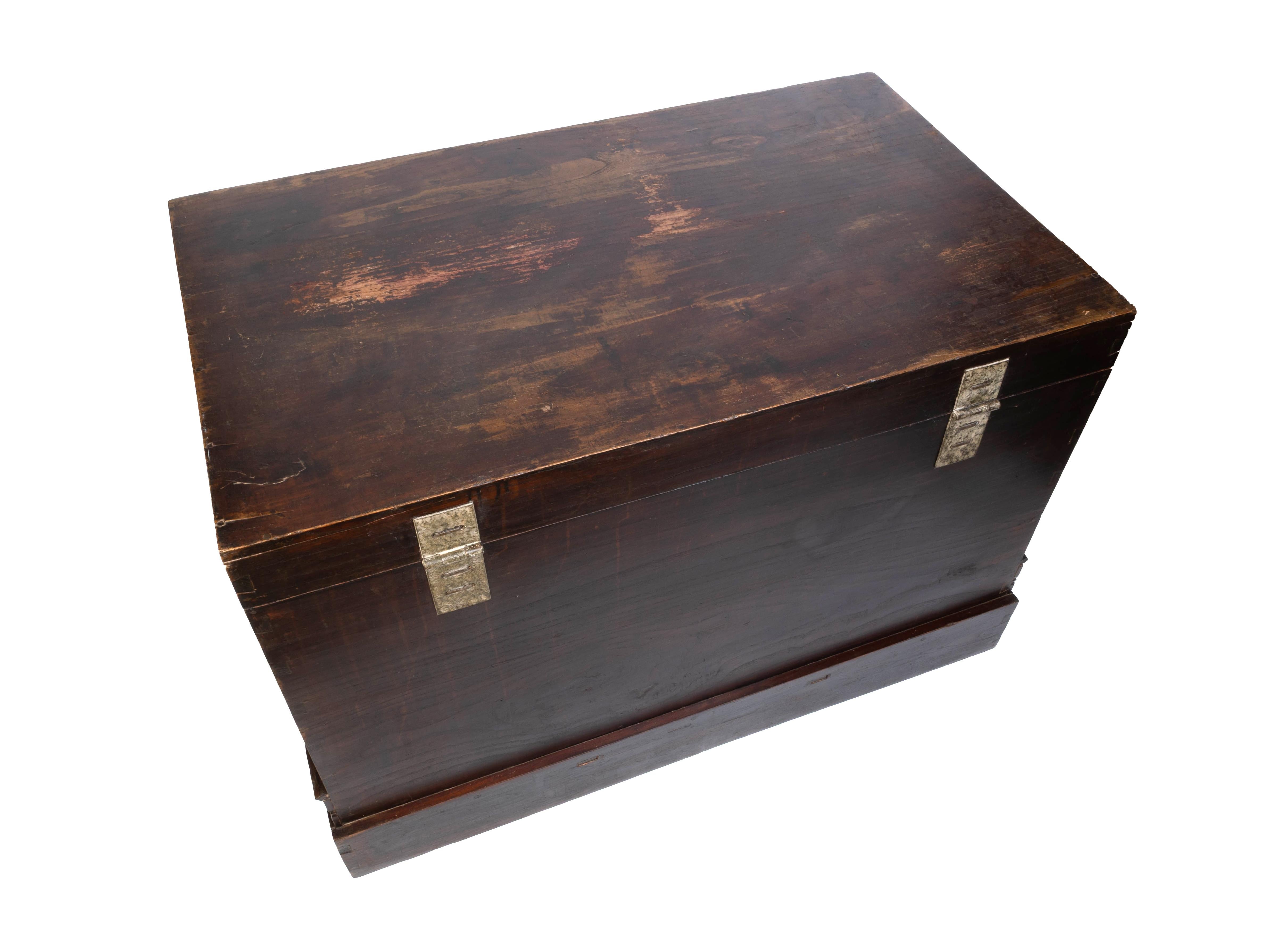 Large Antique Chinese hand-Painted And Lacquered Elm Trunk Blanket Chest For Sale 10