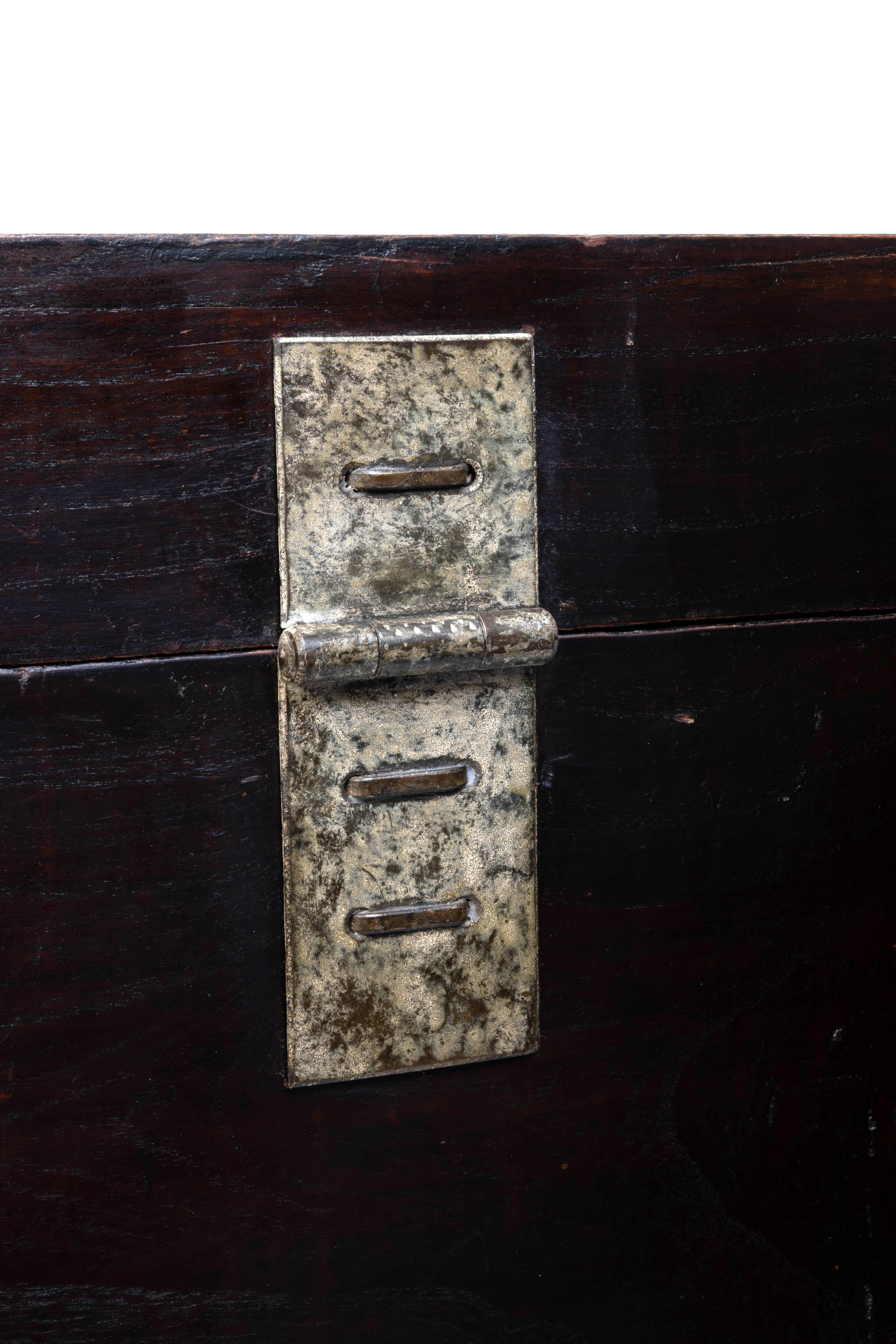Large Antique Chinese hand-Painted And Lacquered Elm Trunk Blanket Chest For Sale 11