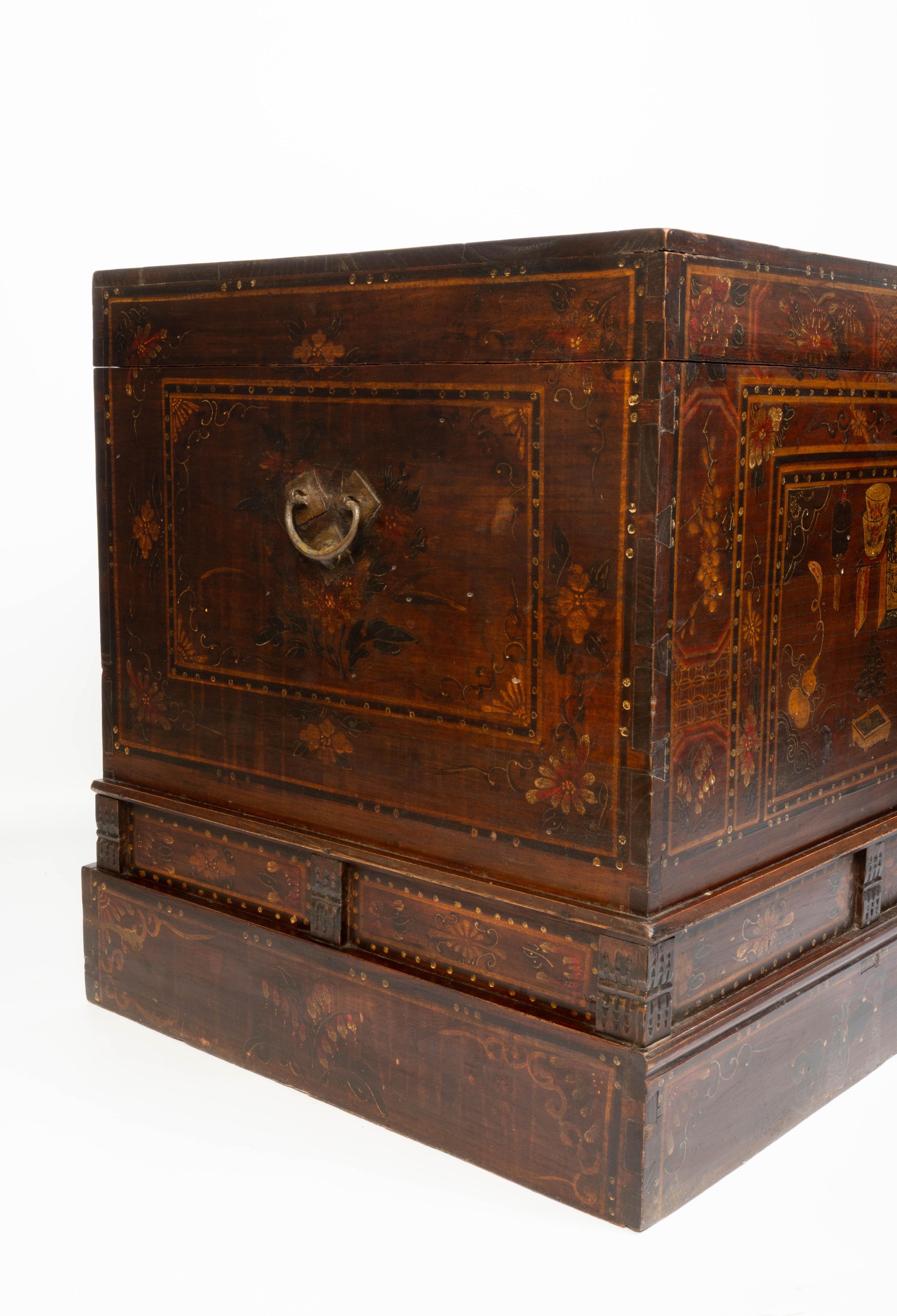 Qing Large Antique Chinese hand-Painted And Lacquered Elm Trunk Blanket Chest For Sale