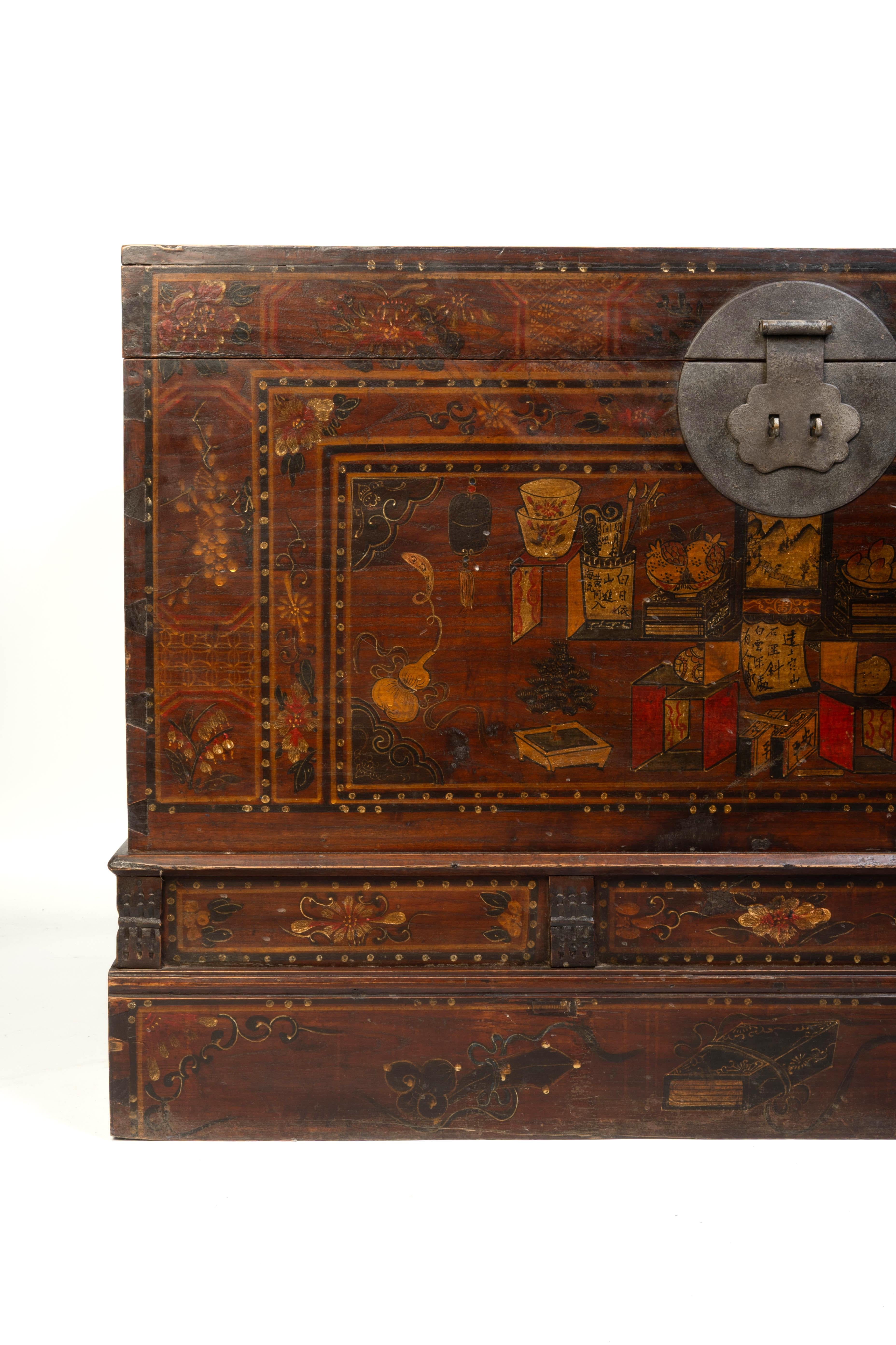 20th Century Large Antique Chinese hand-Painted And Lacquered Elm Trunk Blanket Chest For Sale