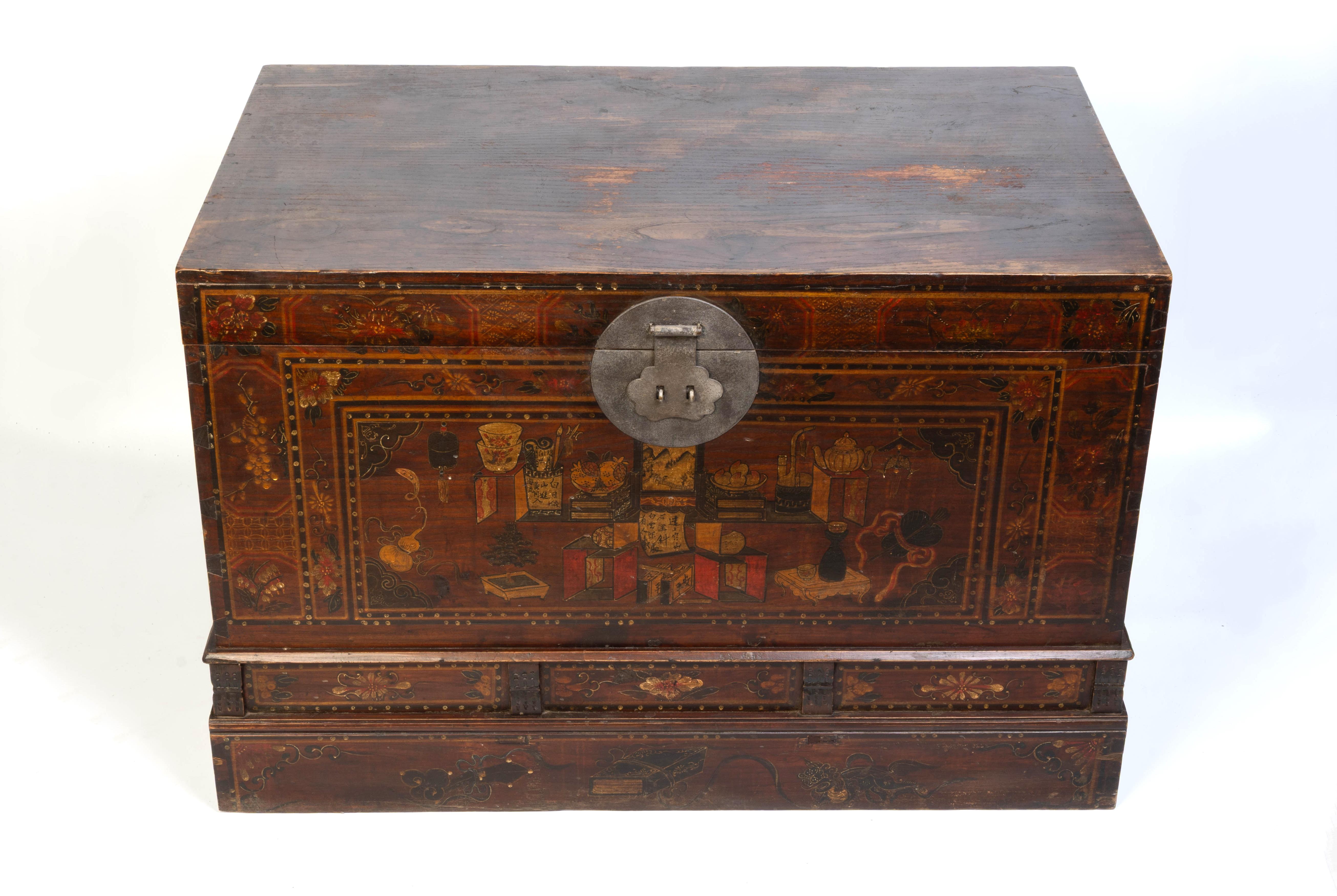 Large Antique Chinese hand-Painted And Lacquered Elm Trunk Blanket Chest For Sale 1