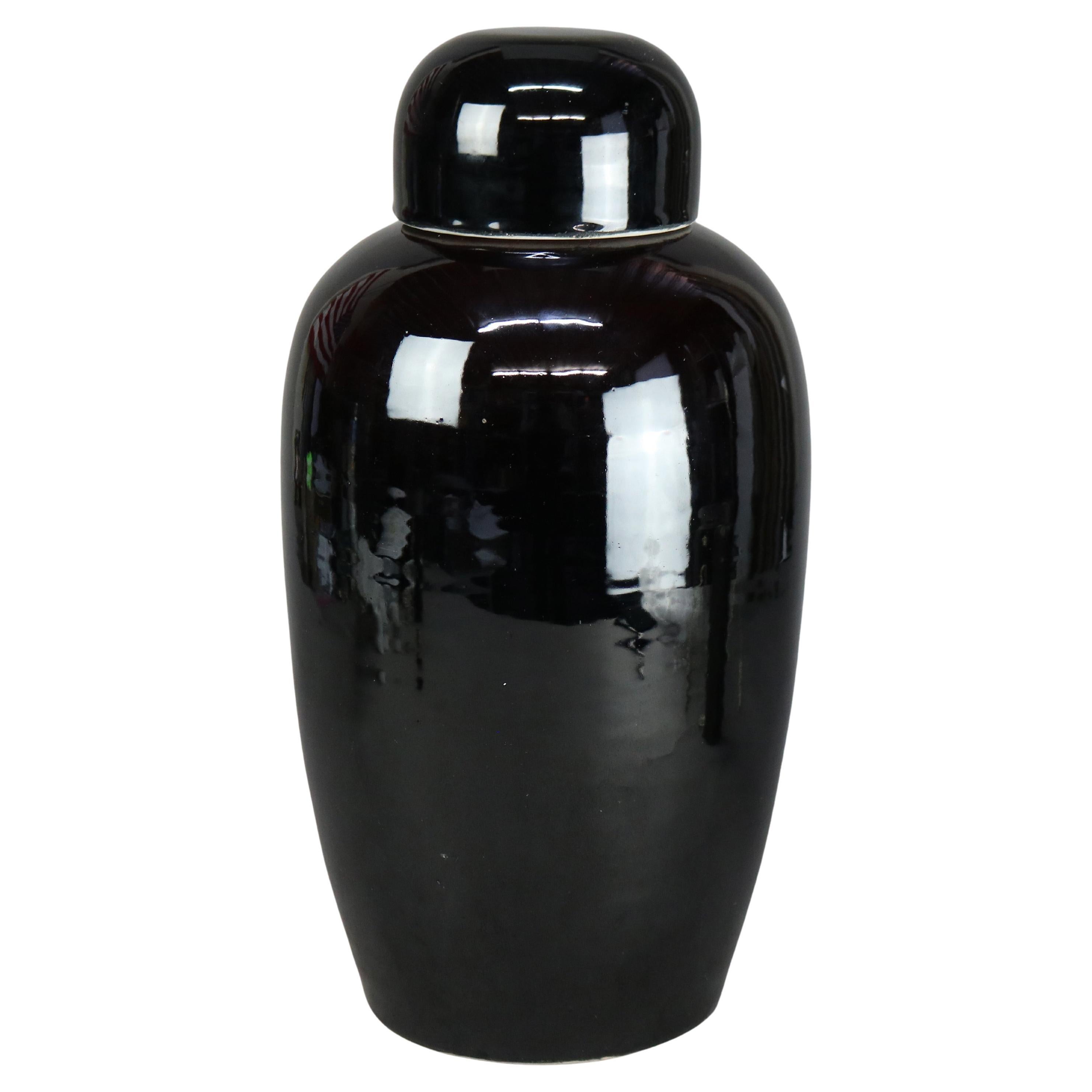 Grande vaso da tempio antico cinese a smalto nero C1930 in vendita