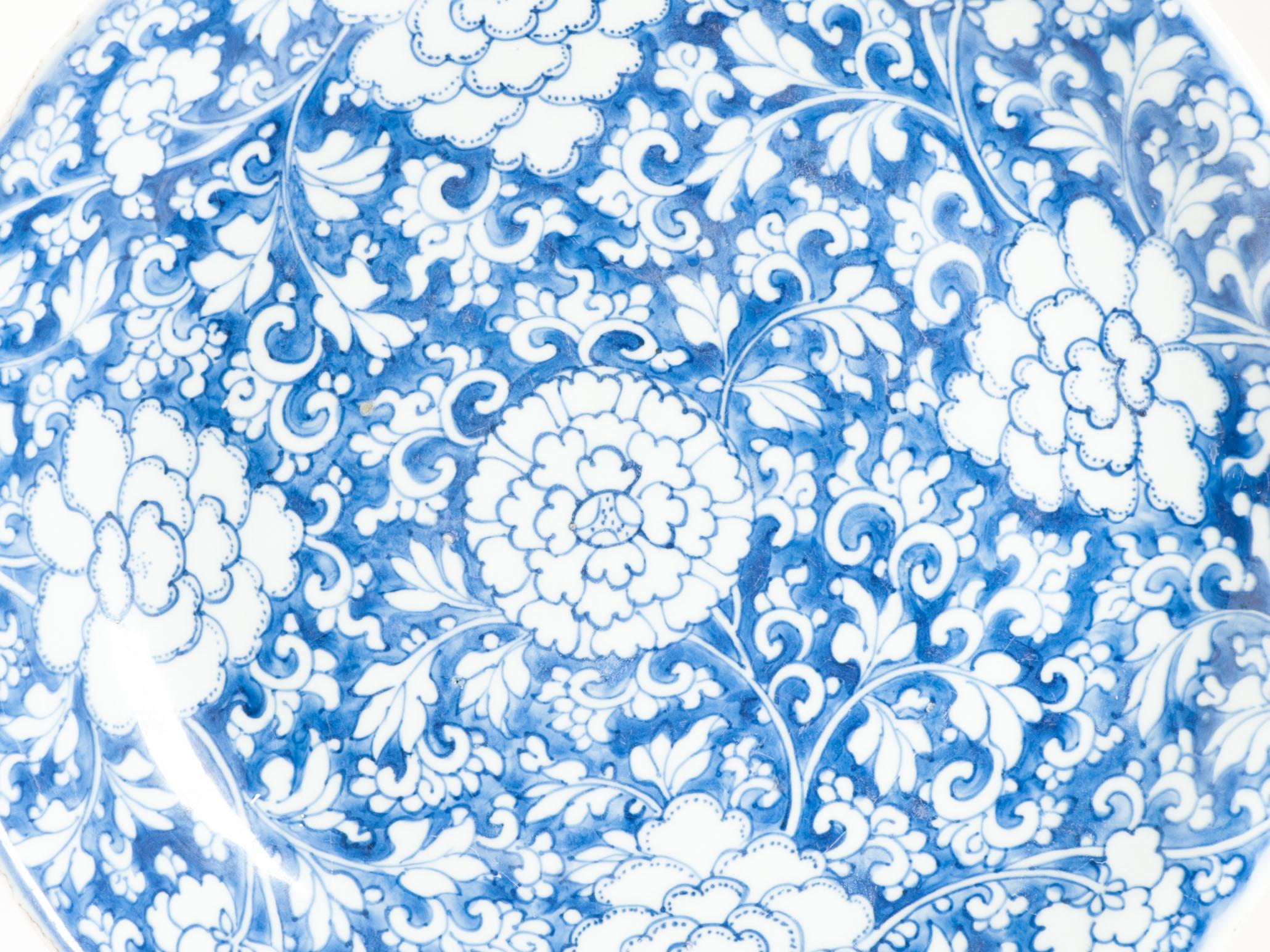 Nous avons eu la chance d'acquérir ce plat très joliment peint avec une magnifique scène de fleurs peinte à l'envers.
Période : Kangxi
Marque : Artemesia Leaf

Informations complémentaires :
MATERIAL : Porcelaine et poterie
Région d'origine :