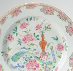 Gran Plato Antiguo de Porcelana China Famille Rose Qianlong Fencai, Siglo XVIII