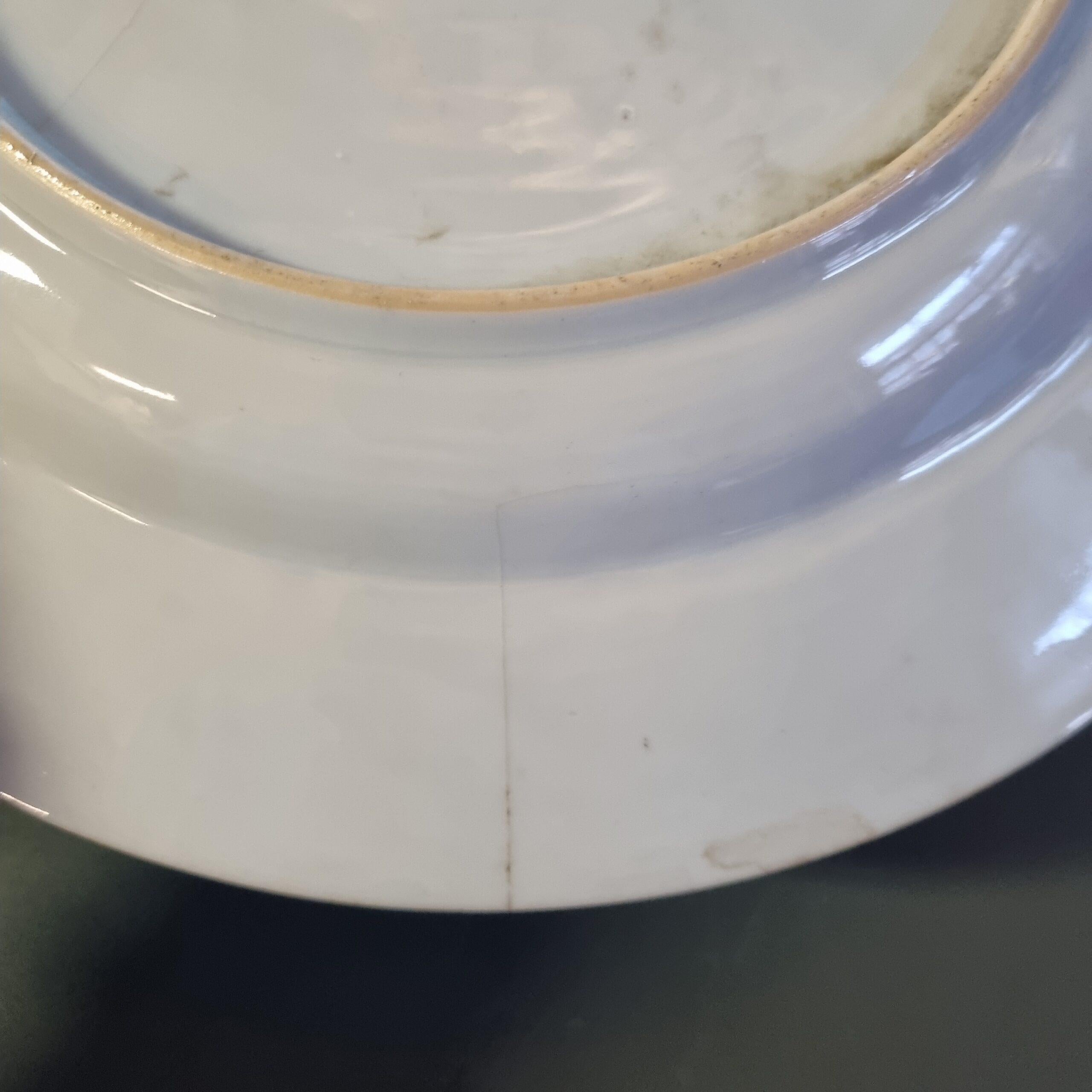 Large Antique Chinese Porcelain Famille Rose Qianlong Fencai Dish, 18th Century In Good Condition For Sale In Amsterdam, Noord Holland
