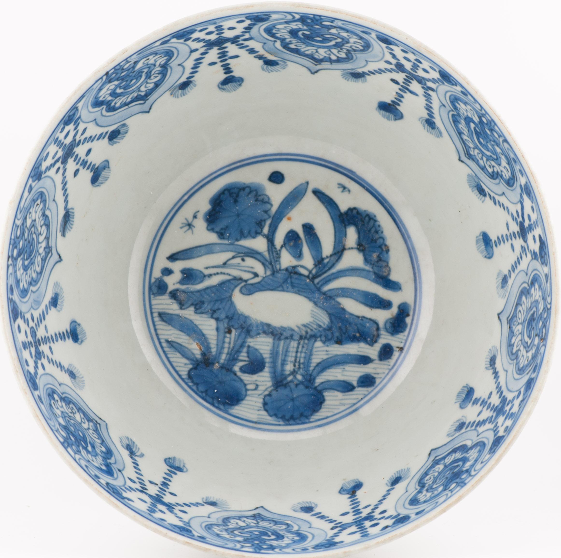 Ming Large Antique Chinese Porcelain Jiajing - Wanli period 1560-1580 Bowl with Crane