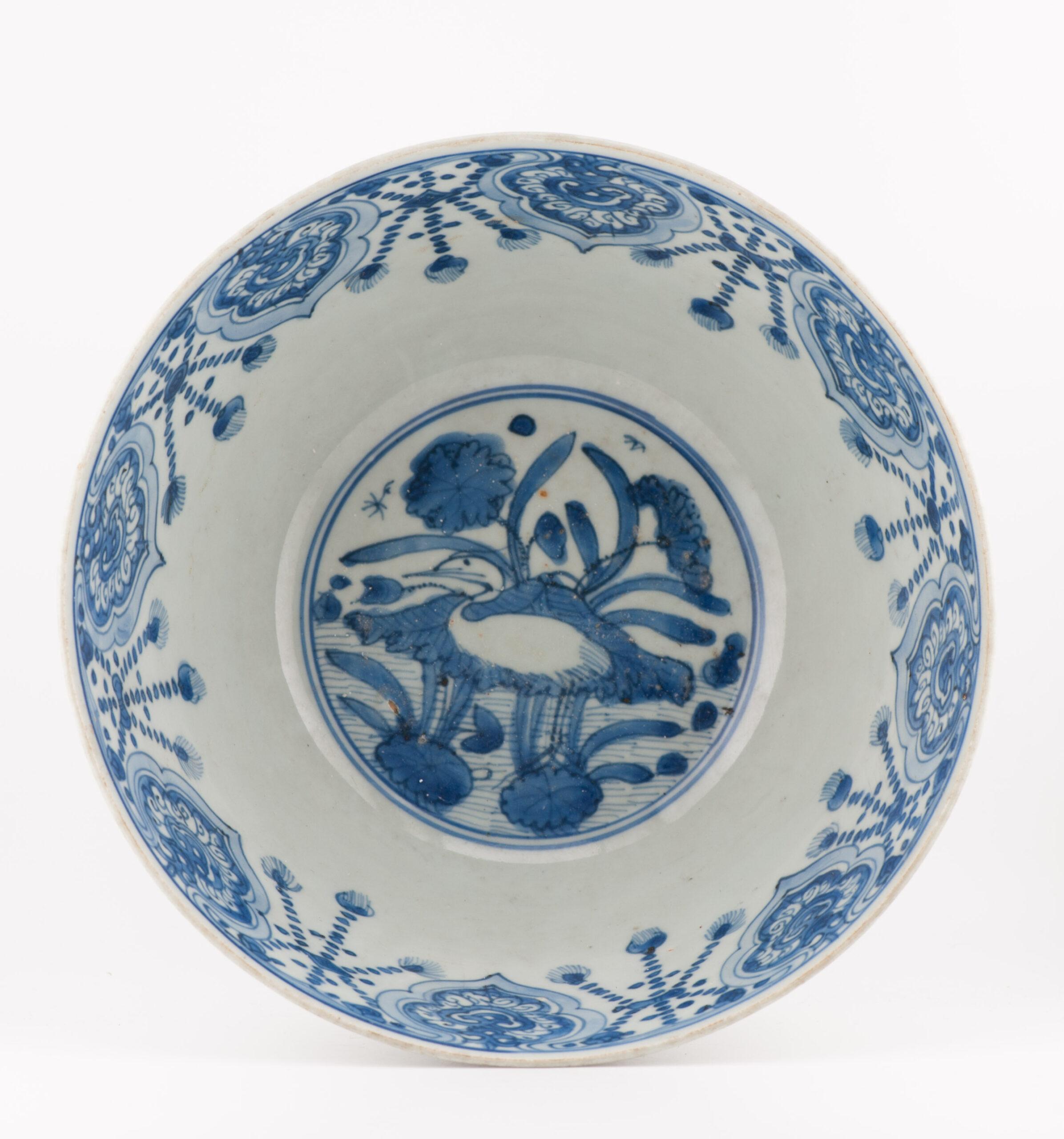 18th Century and Earlier Large Antique Chinese Porcelain Jiajing - Wanli period 1560-1580 Bowl with Crane