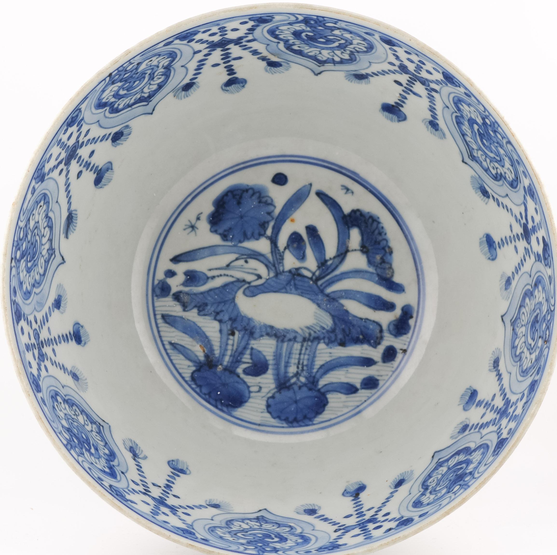 Large Antique Chinese Porcelain Jiajing - Wanli period 1560-1580 Bowl with Crane 3