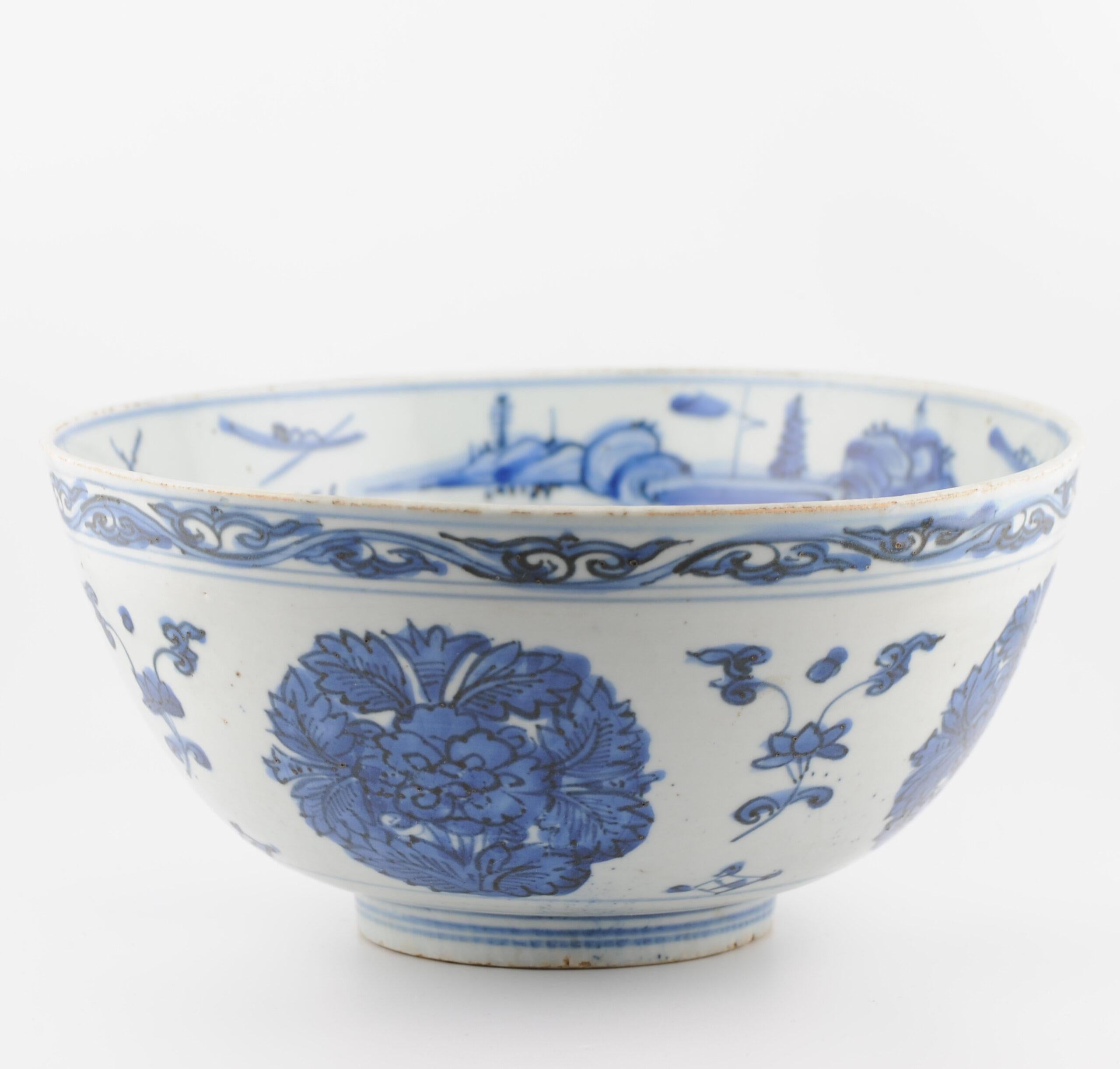 Lovely decorated piece. A rare type with landscape
China Jingdezhen kilns
Ming Dynastie, Jiajing or Wanli Reign

Provenance:

- Private collection Netherlands

Condition
Condition: Good, some rimfritting and small chips. Size: 21cm x