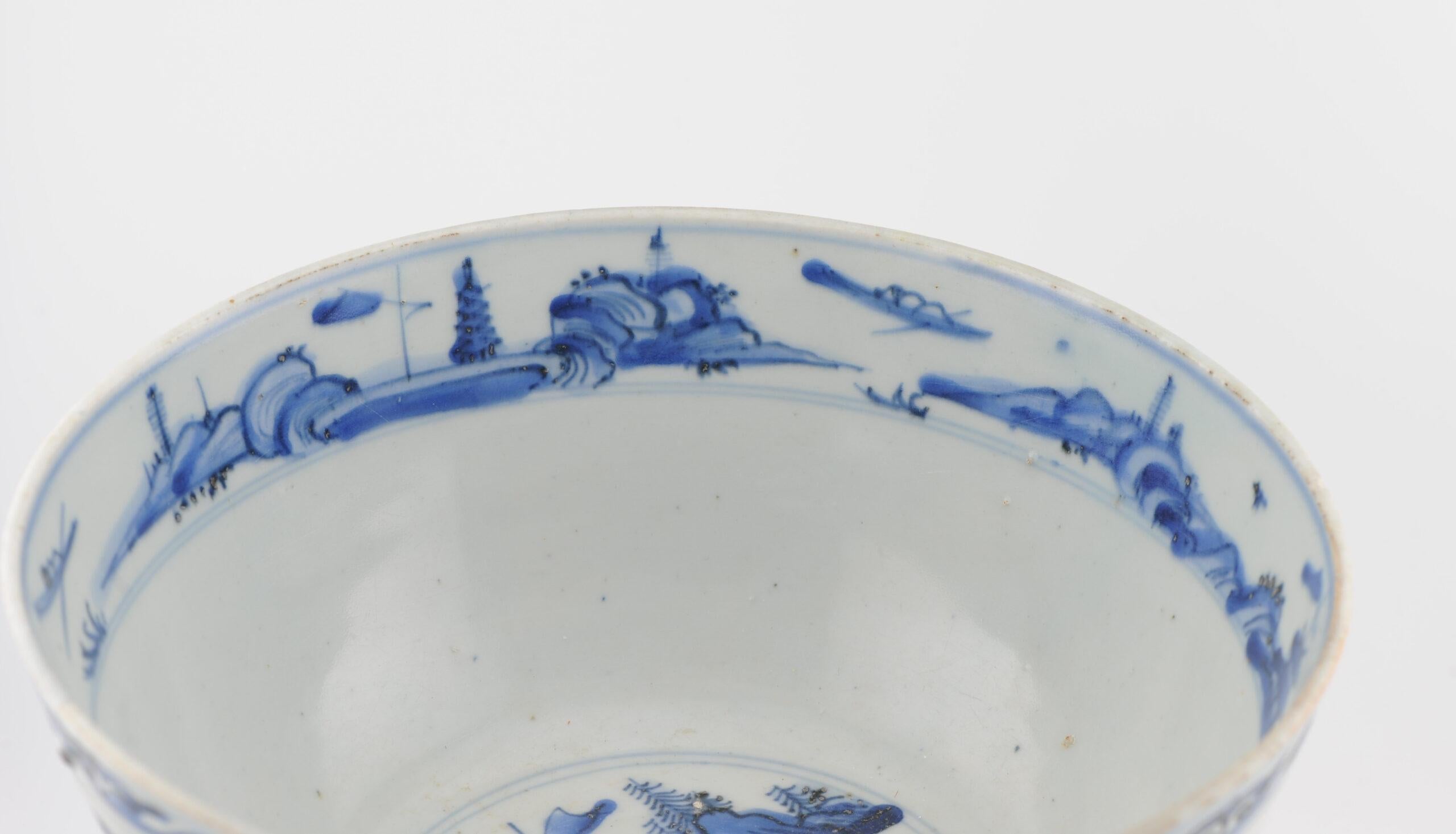 Large Antique Chinese Porcelain Jiajing - Wanli period 1560-1600 Bowl with La In Good Condition In Amsterdam, Noord Holland