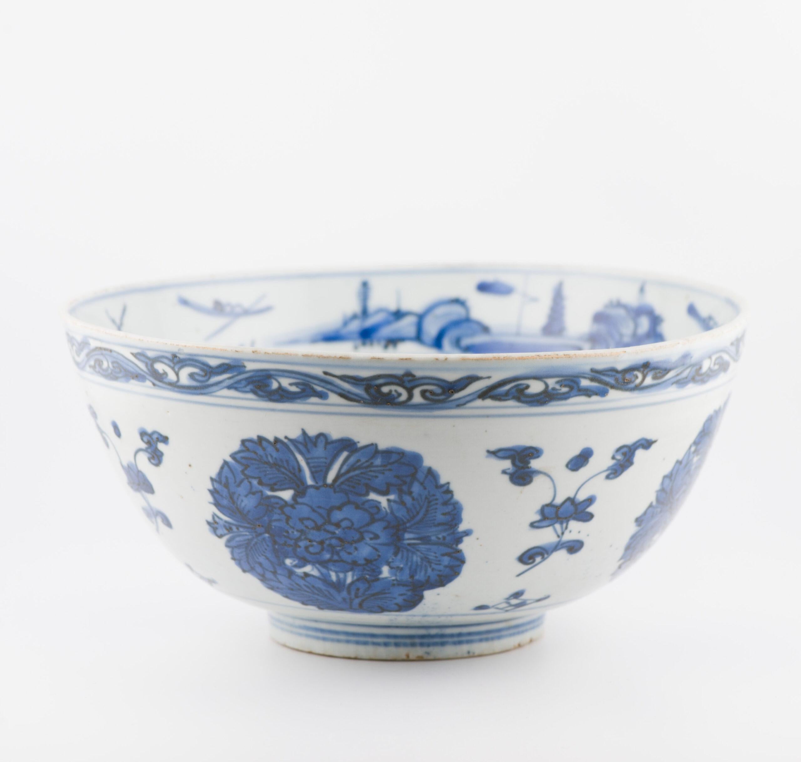 18th Century and Earlier Large Antique Chinese Porcelain Jiajing - Wanli period 1560-1600 Bowl with La