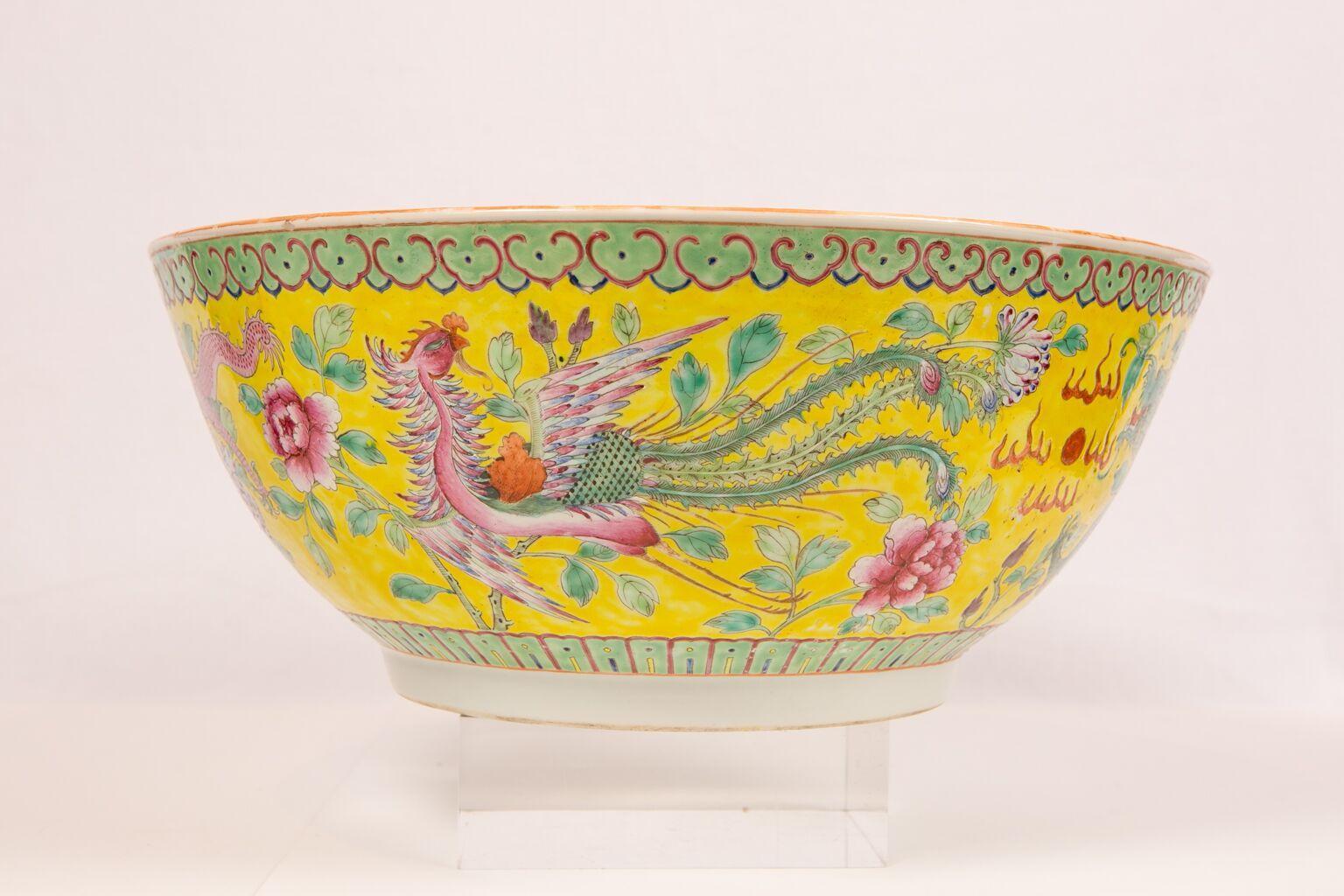 A pair of vigorous dragons with a pair of splendid phoenixes grace the exterior of the bowl. In traditional Chinese symbolism, a dragon represents power and the male world while a phoenix stands for beauty and the female domain. In traditional
