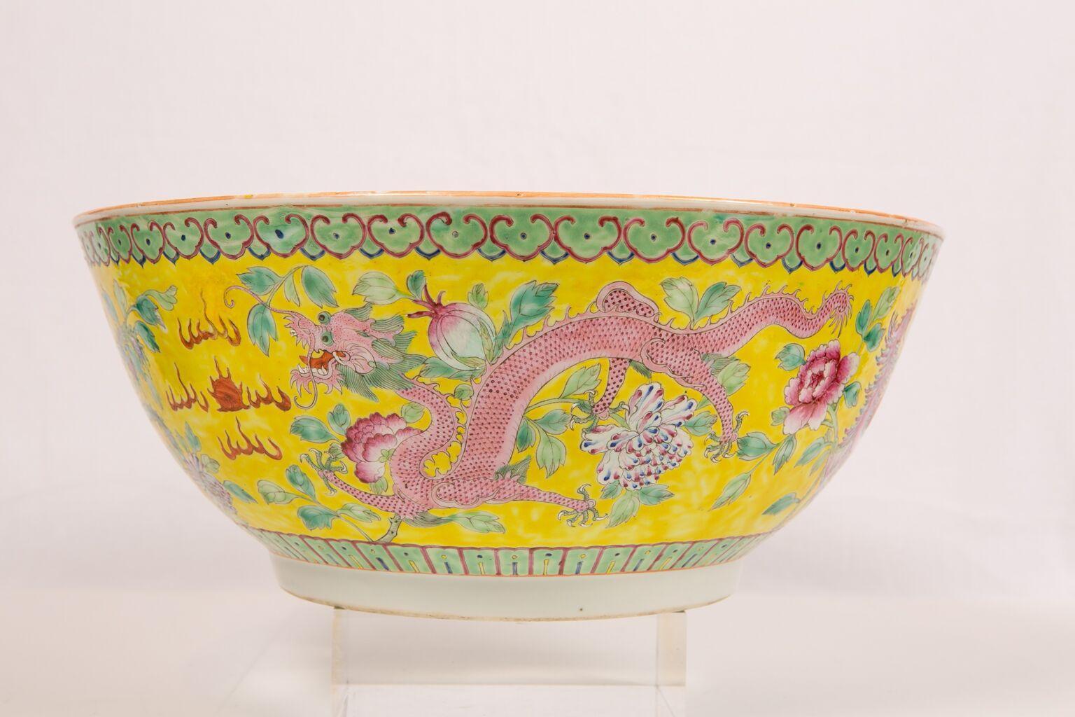 Qing Large Antique Chinese Porcelain Punch Bowl Famille Rose