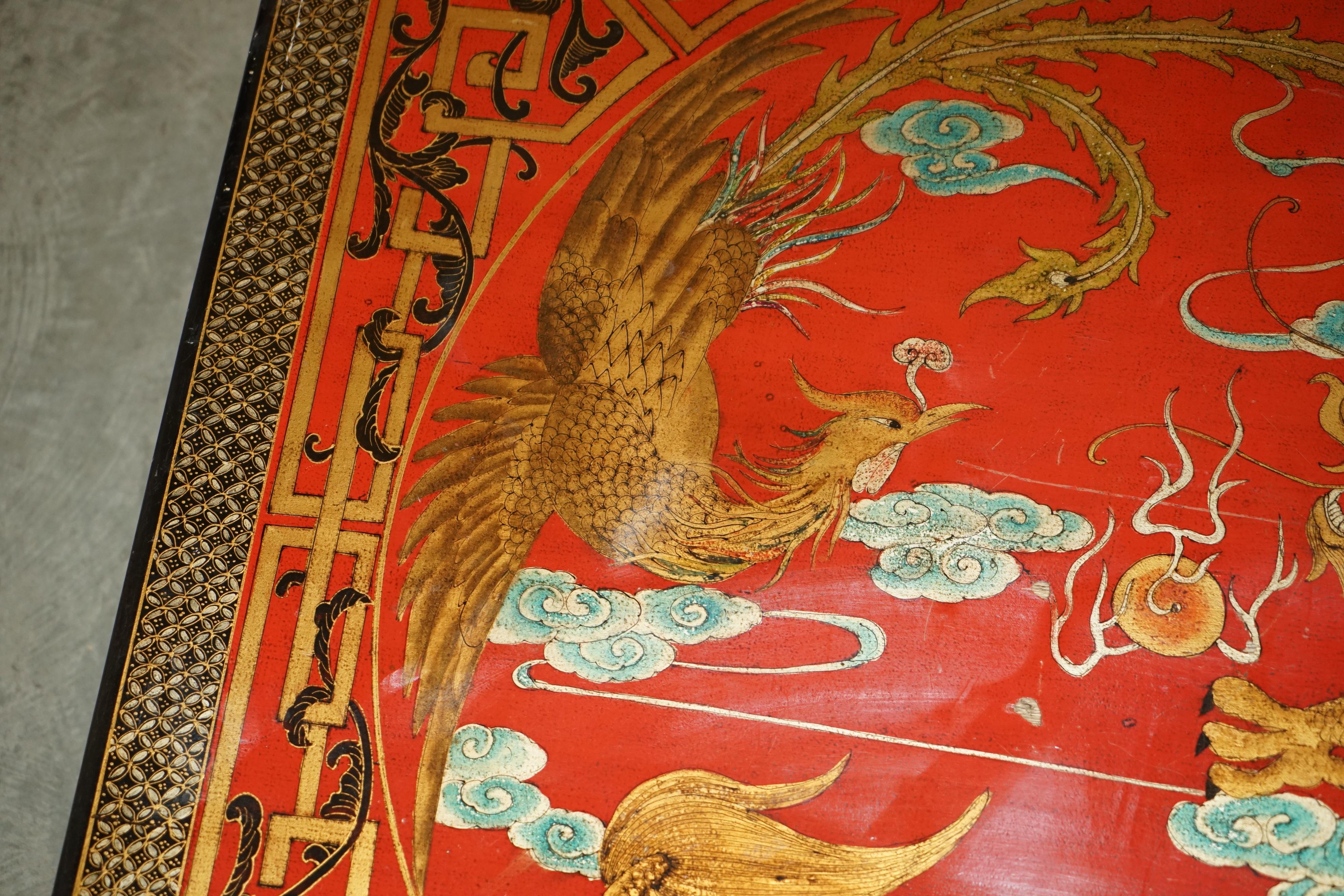 LARGE ANTIQUE CIRCA 1920 CHiNESE DRAGON CHINOISERIE EXPORT COFFEE TABLE DRAWERS For Sale 3