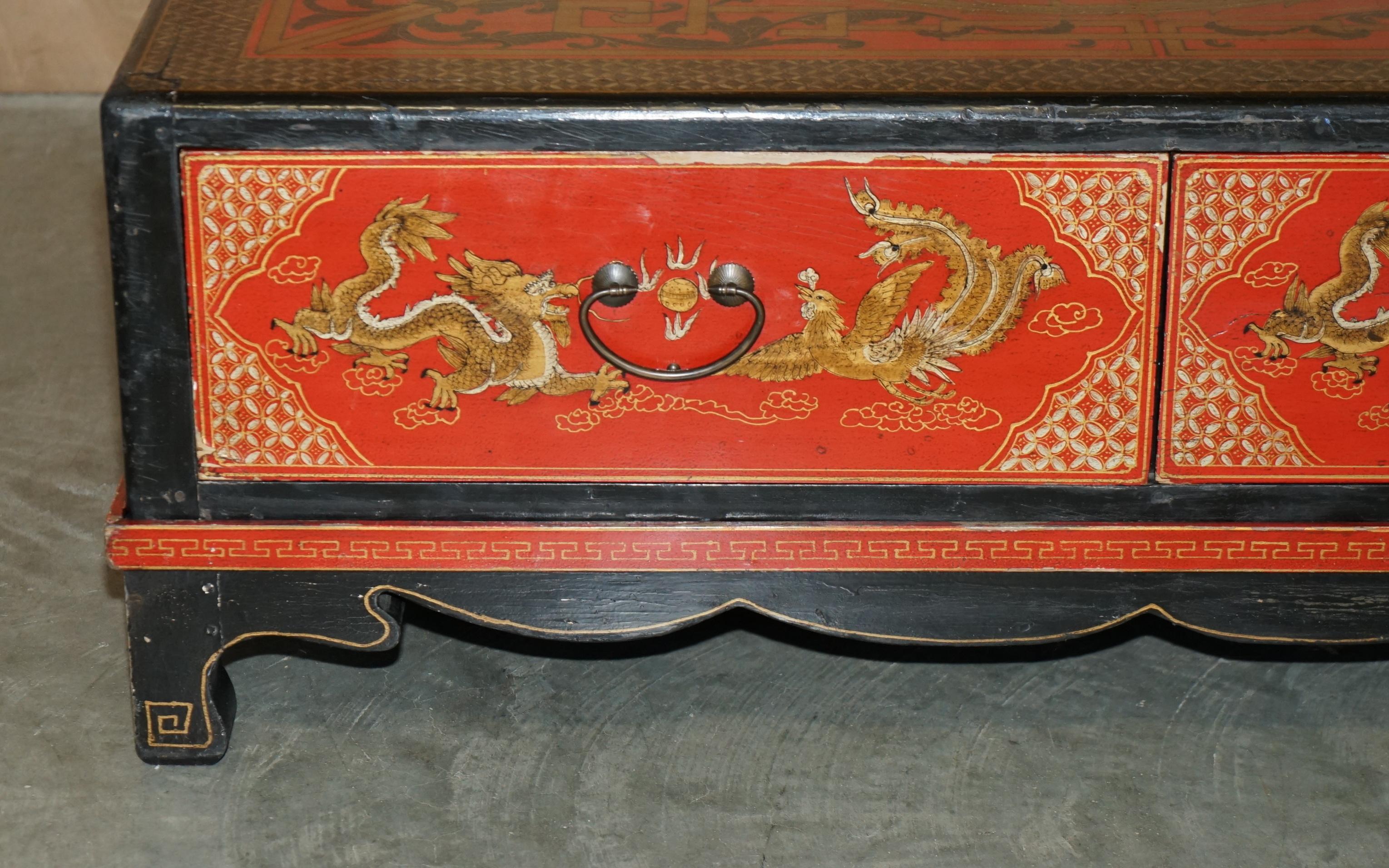 LARGE ANTIQUE CIRCA 1920 CHiNESE DRAGON CHINOISERIE EXPORT COFFEE TABLE DRAWERS For Sale 7