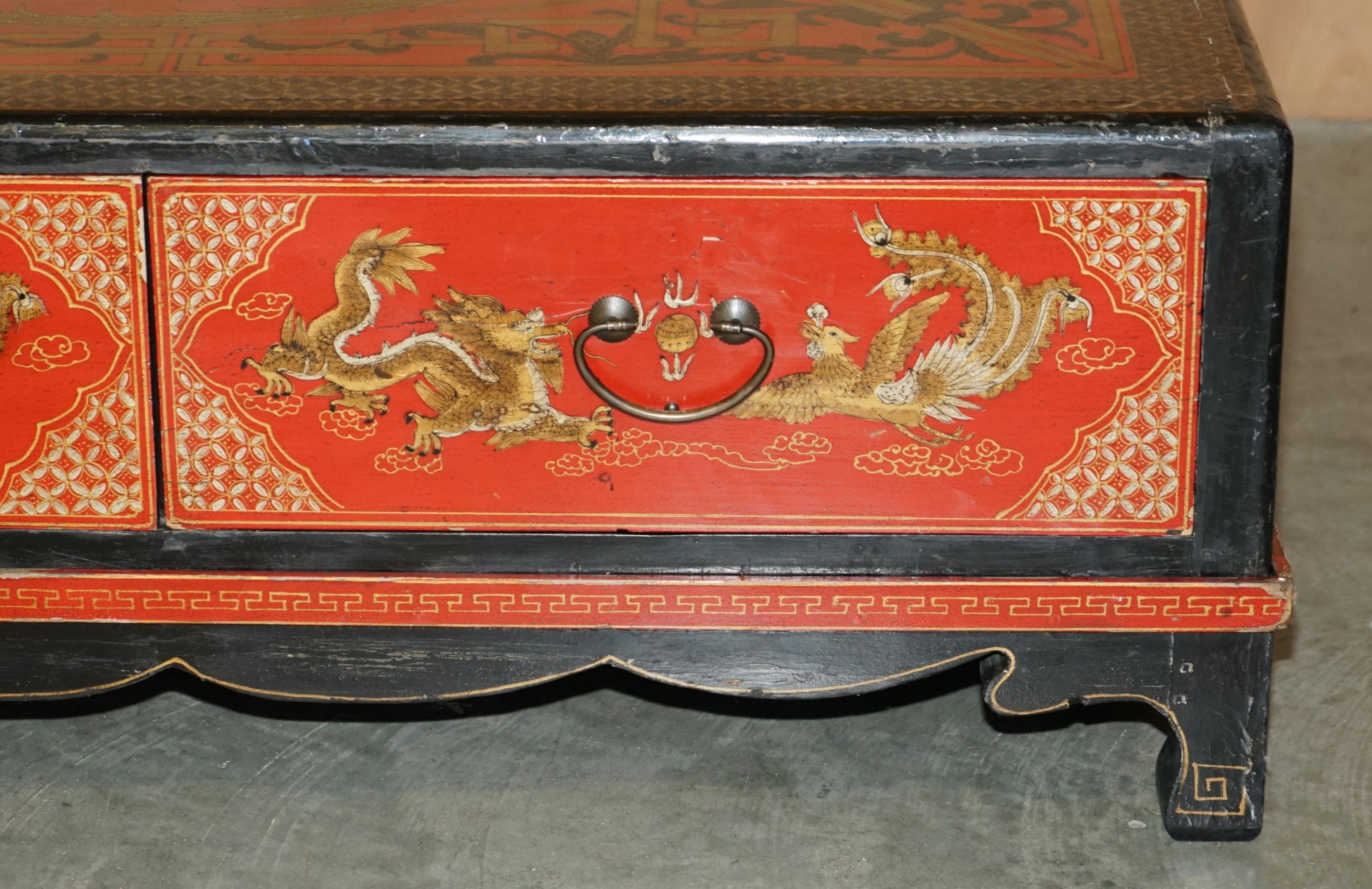 LARGE ANTIQUE CIRCA 1920 CHiNESE DRAGON CHINOISERIE EXPORT COFFEE TABLE DRAWERS For Sale 8