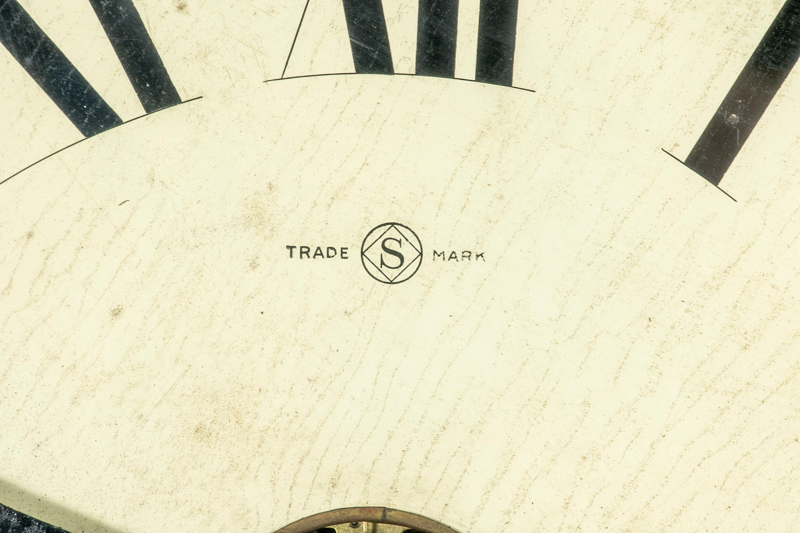 Industriel Grande horloge murale circulaire ancienne marque de fabrique S en vente