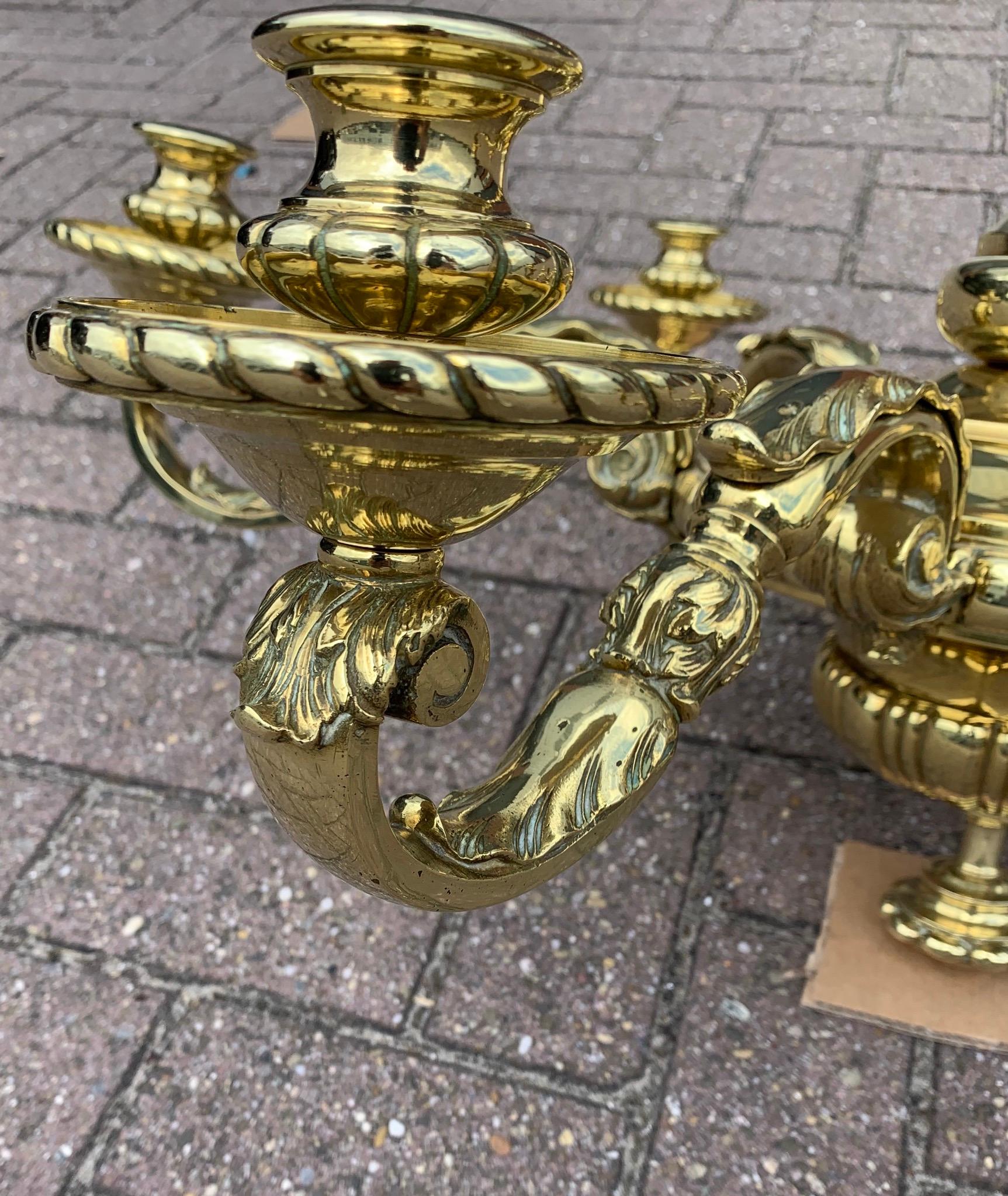 Große antike neoklassizistische 6armige Kerzenleuchter oder elektrischer Kronleuchter aus Gold und Bronze im Angebot 1