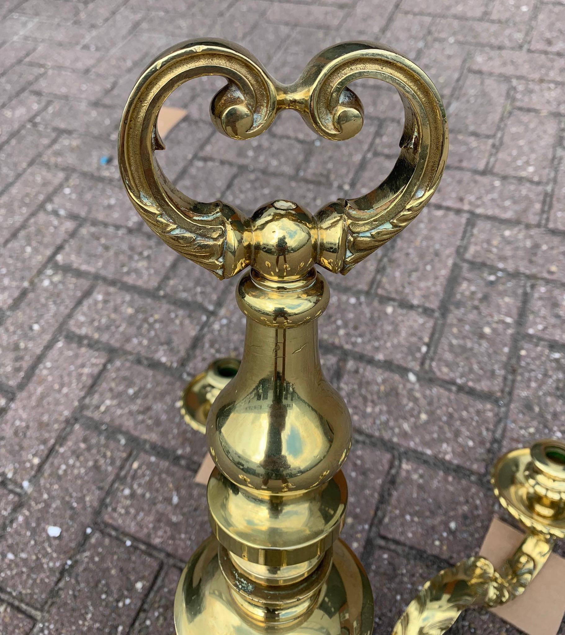 Grand lustre néoclassique ancien à 6 bras en bronze de couleur or avec bougie ou lustre électrique en vente 4