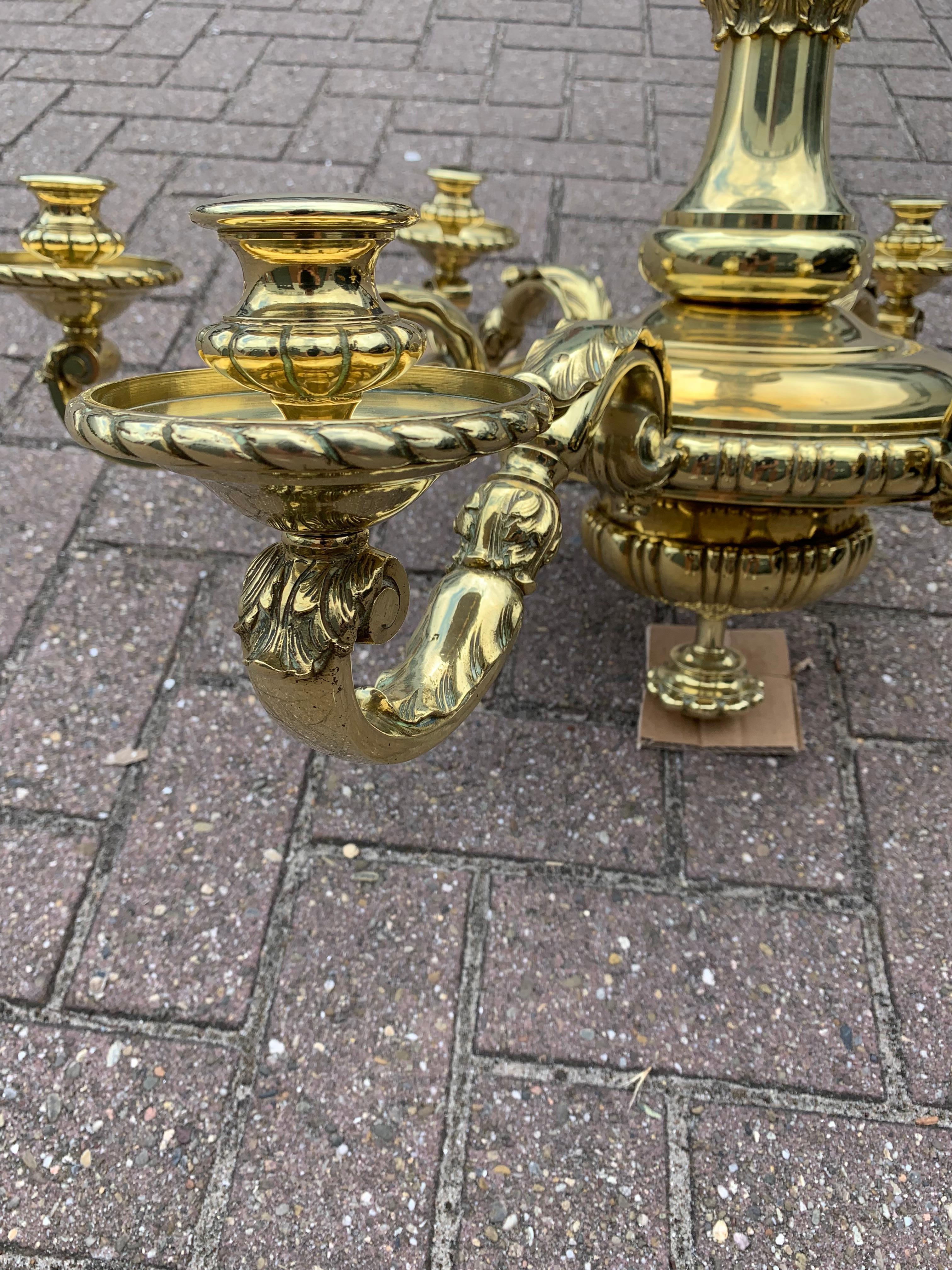 Große antike neoklassizistische 6armige Kerzenleuchter oder elektrischer Kronleuchter aus Gold und Bronze im Angebot 9