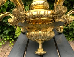 Grande lampadario antico neoclassico in bronzo color oro a 6 bracci a candela o elettrico