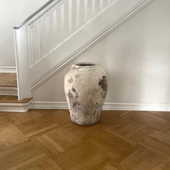Großes antikes Tongefäß mit Patina