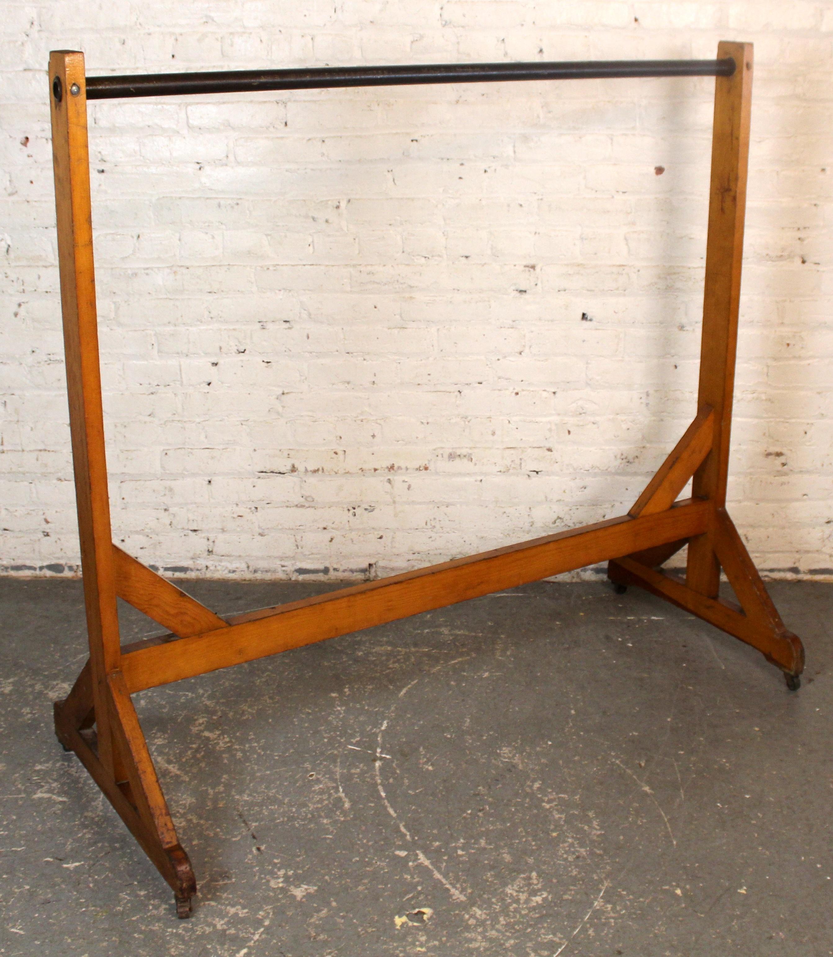 20ième siècle Grand porte-manteau ancien en Oak en vente