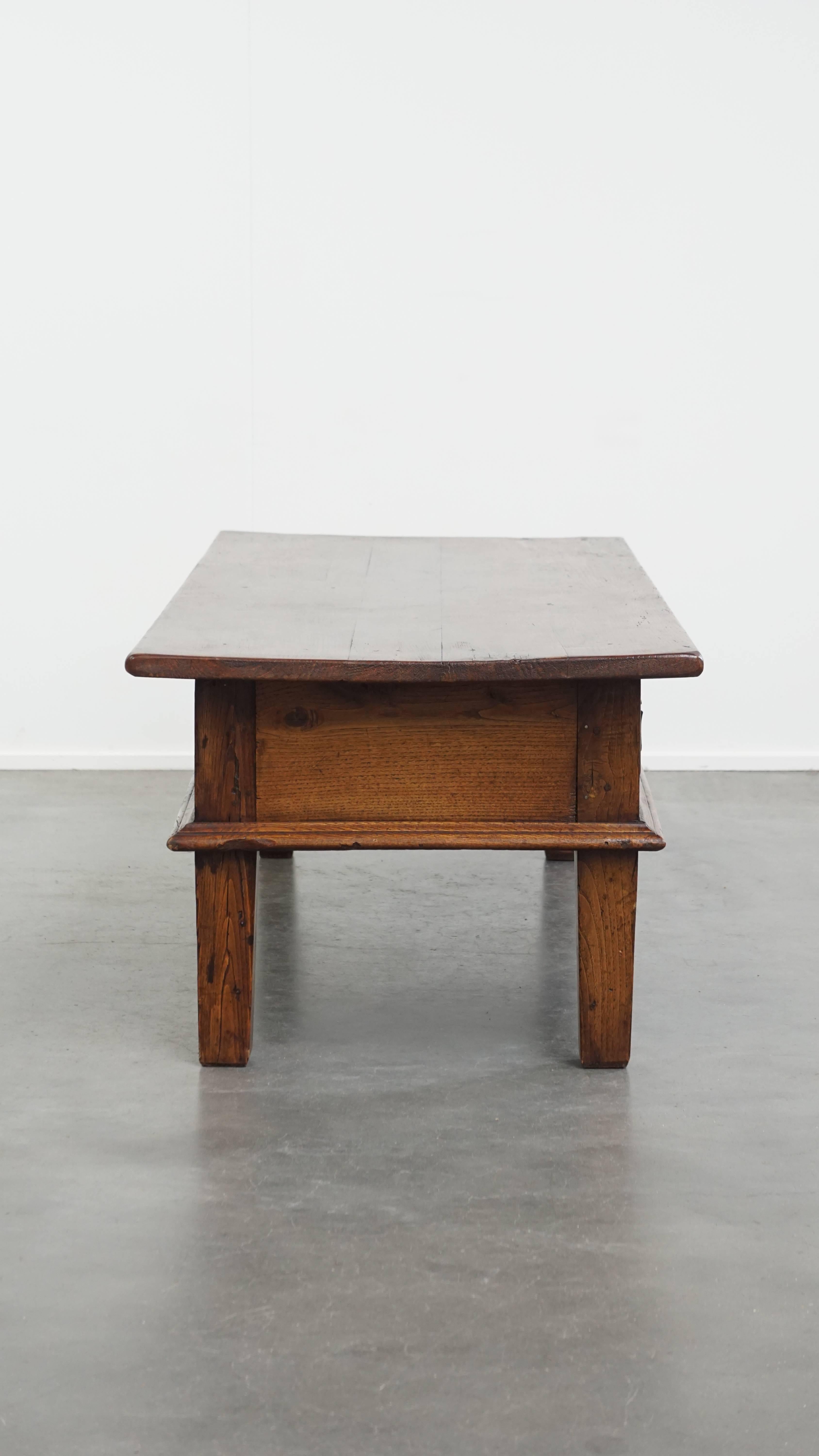Mesa de centro grande y antigua Romano clásico en venta