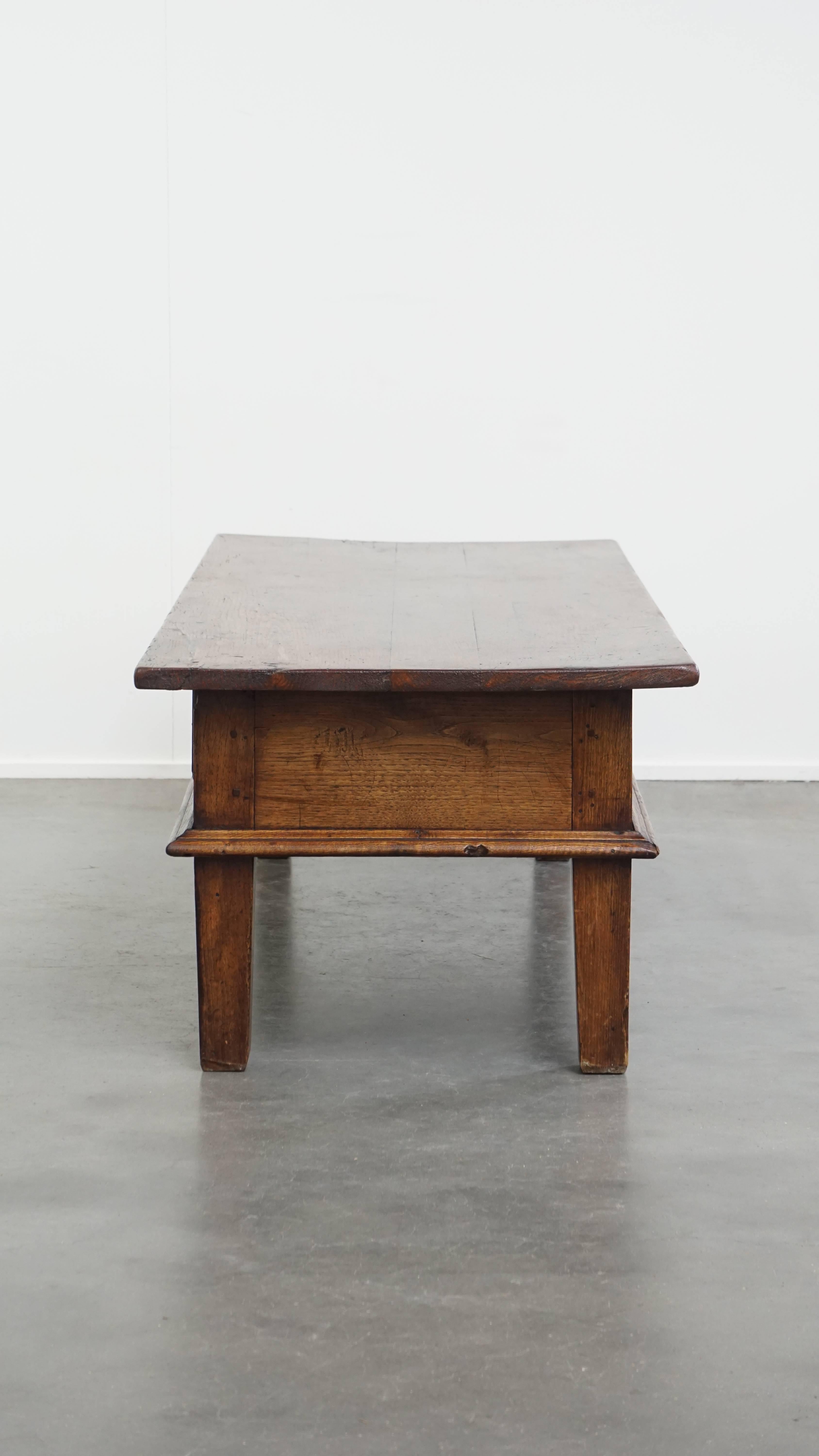 Mesa de centro grande y antigua en Bastante bueno estado para la venta en Harderwijk, NL