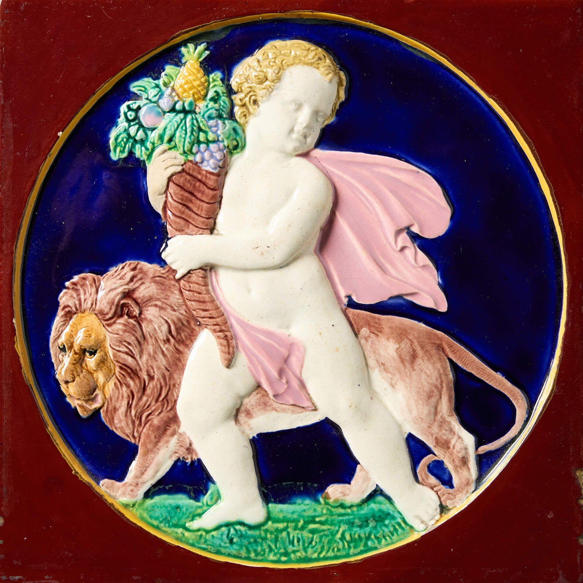 Grand Tour Grand carreau Copeland ancien représentant un chérubin et un lion en vente