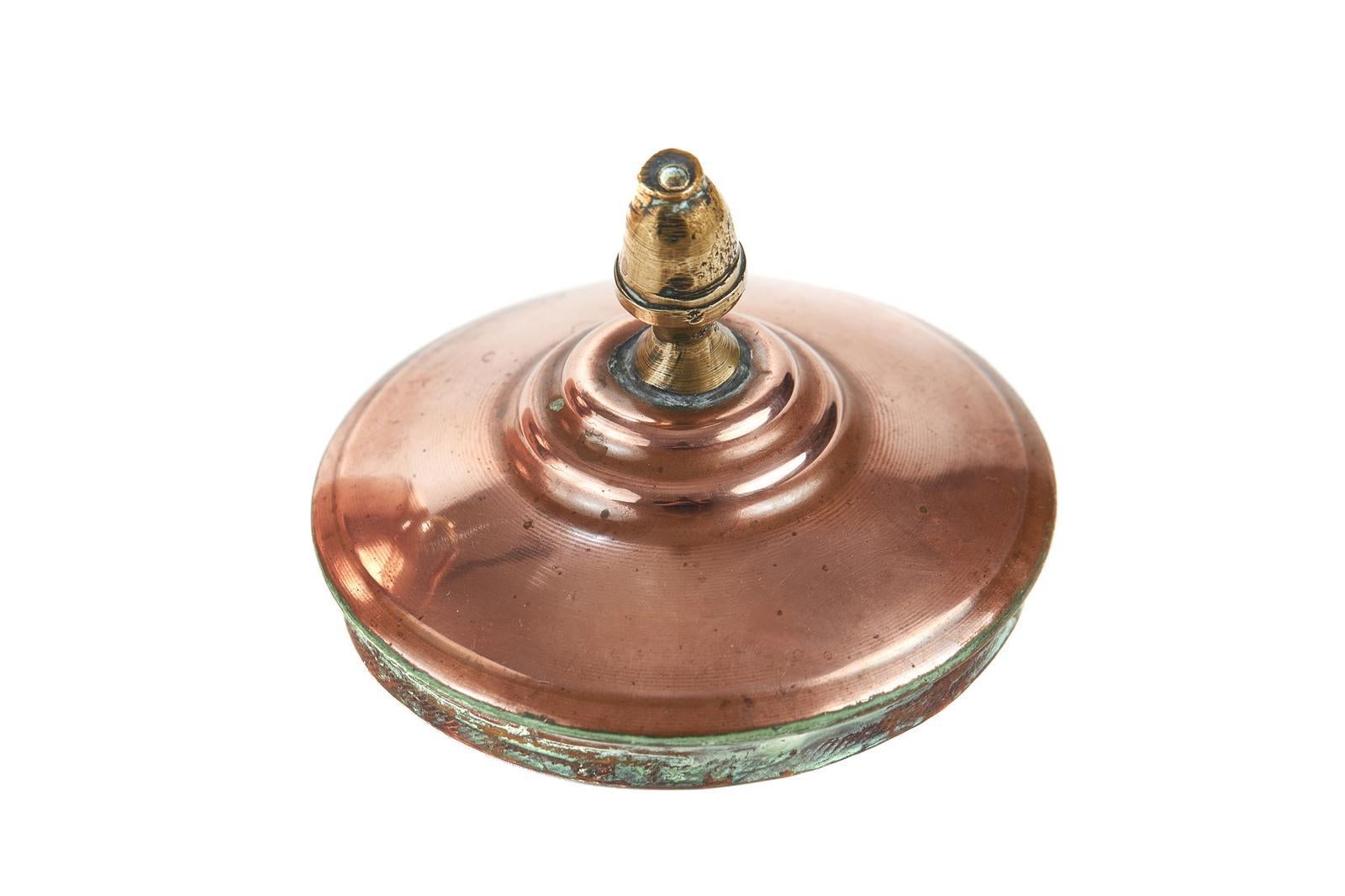 Offered for sale is this large 19th Century Victorian antique copper and brass kettle of good quality, having a shaped brass and copper handle and removable lid with brass finial.