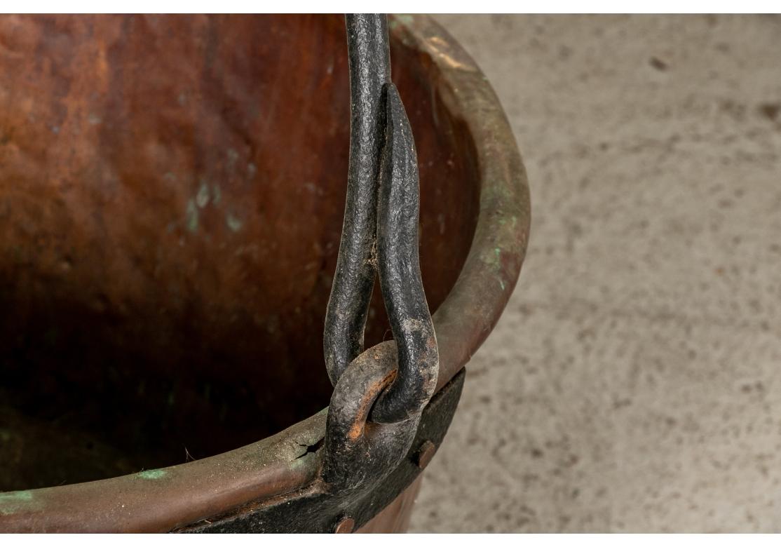 Großer antiker Kupfer-Kauldron im Zustand „Relativ gut“ im Angebot in Bridgeport, CT